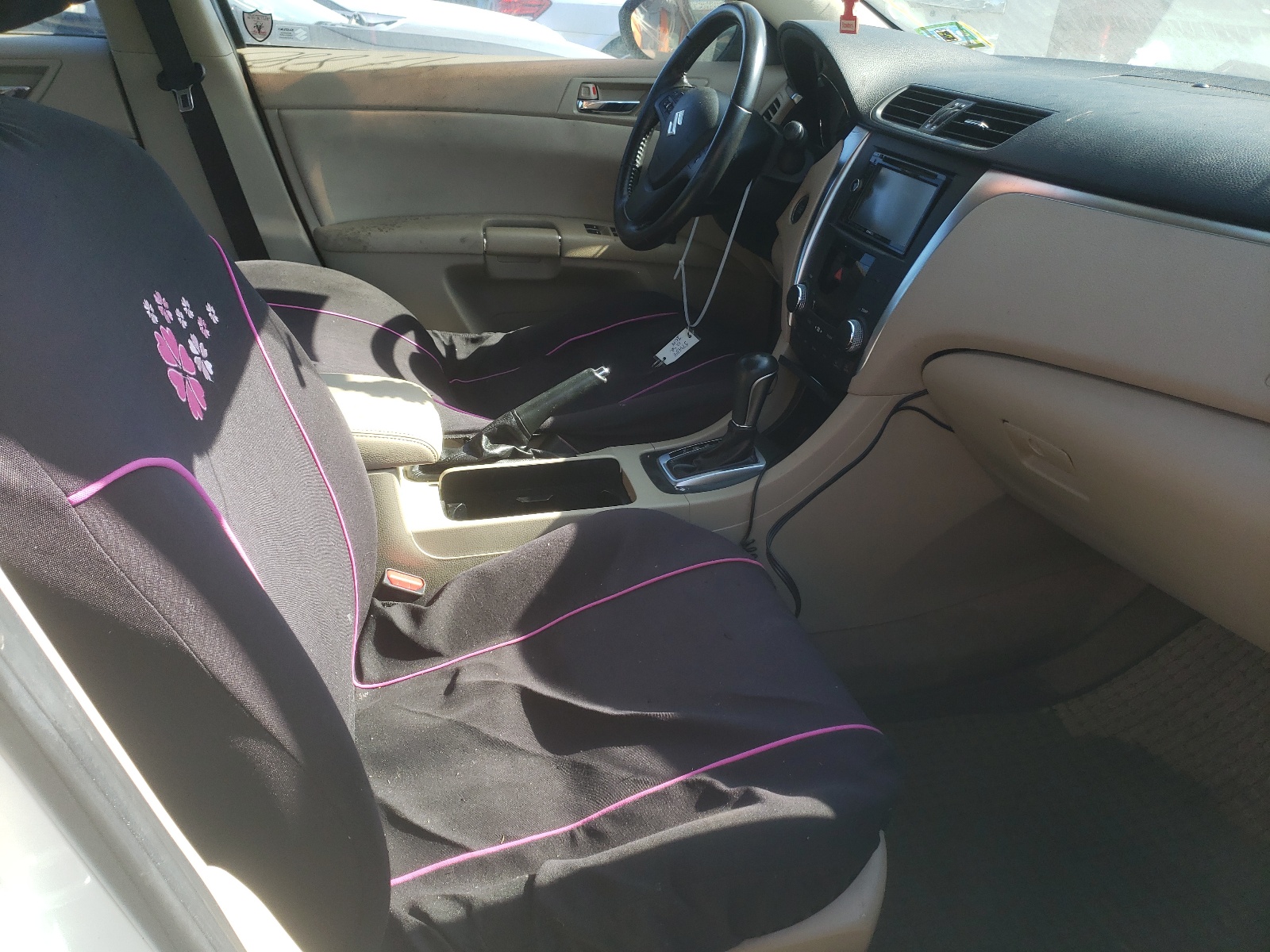 Photo 5 from auction – 2011 SUZUKI KIZASHI SE with VIN JS2RE9A33B6110522