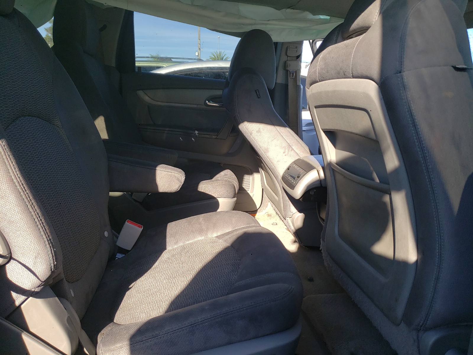 Photo 6 from auction – 2013 CHEVROLET TRAVERSE L with VIN 1GNKRJKD3DJ226707