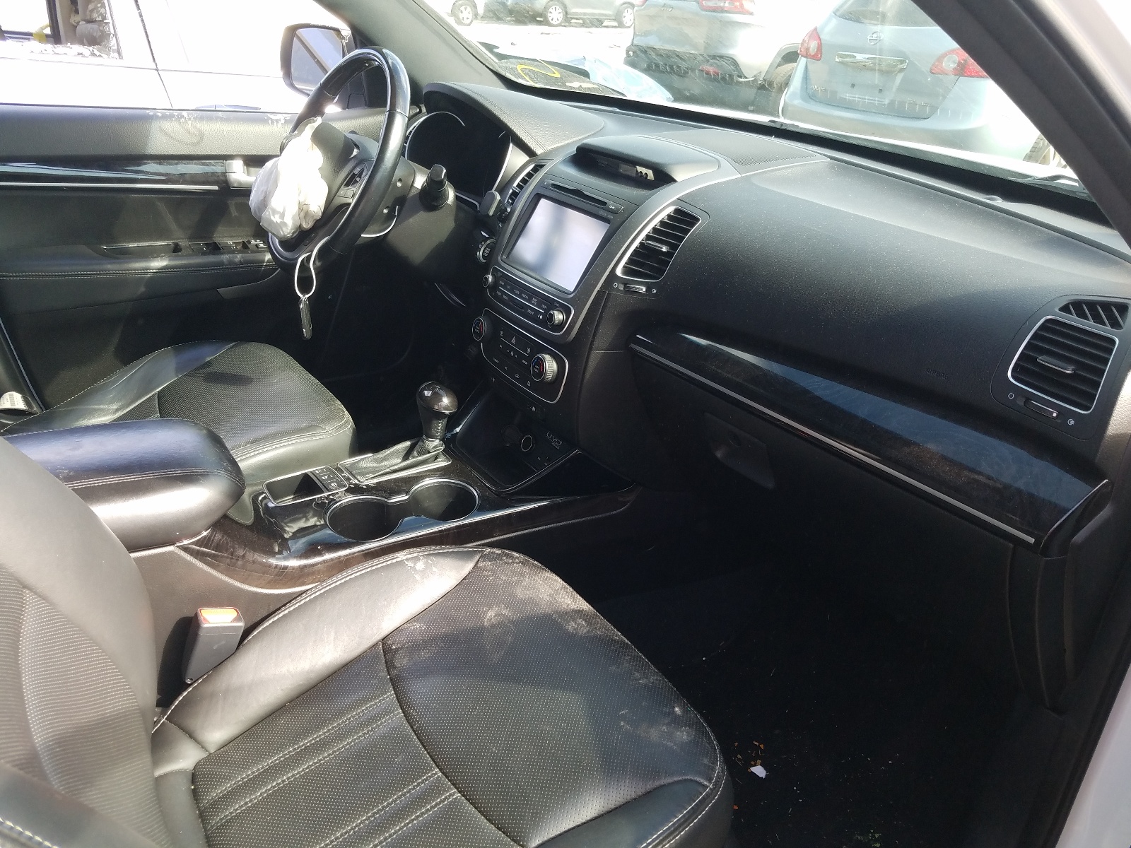 Photo 5 from auction – 2015 KIA SORENTO SX with VIN 5XYKWDA72FG618255