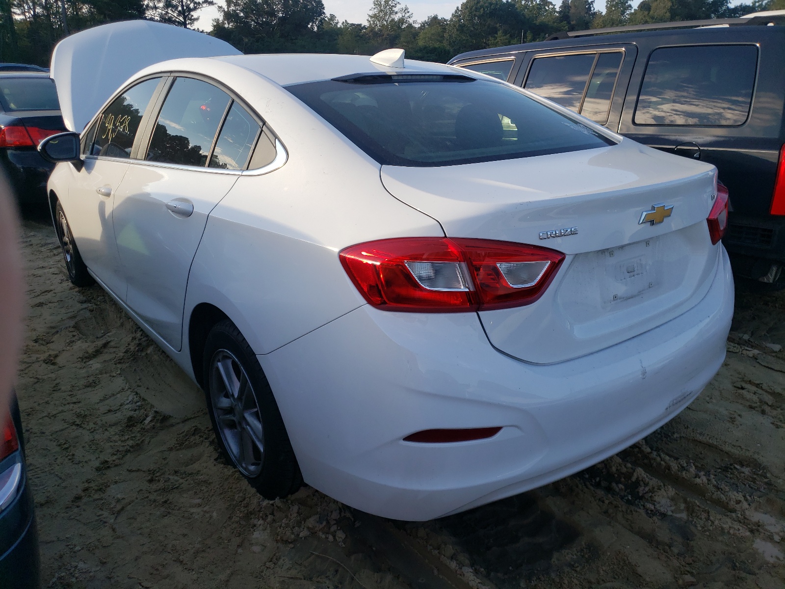 Photo 3 from auction – 2017 CHEVROLET CRUZE LT with VIN 3G1BE5SM3HS567260