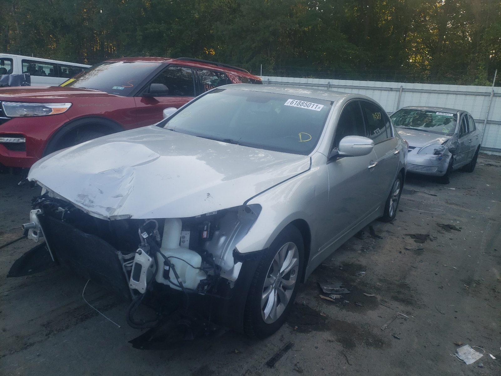 Photo 2 from auction – 2013 HYUNDAI GENESIS 3. with VIN KMHGC4DD8DU209376