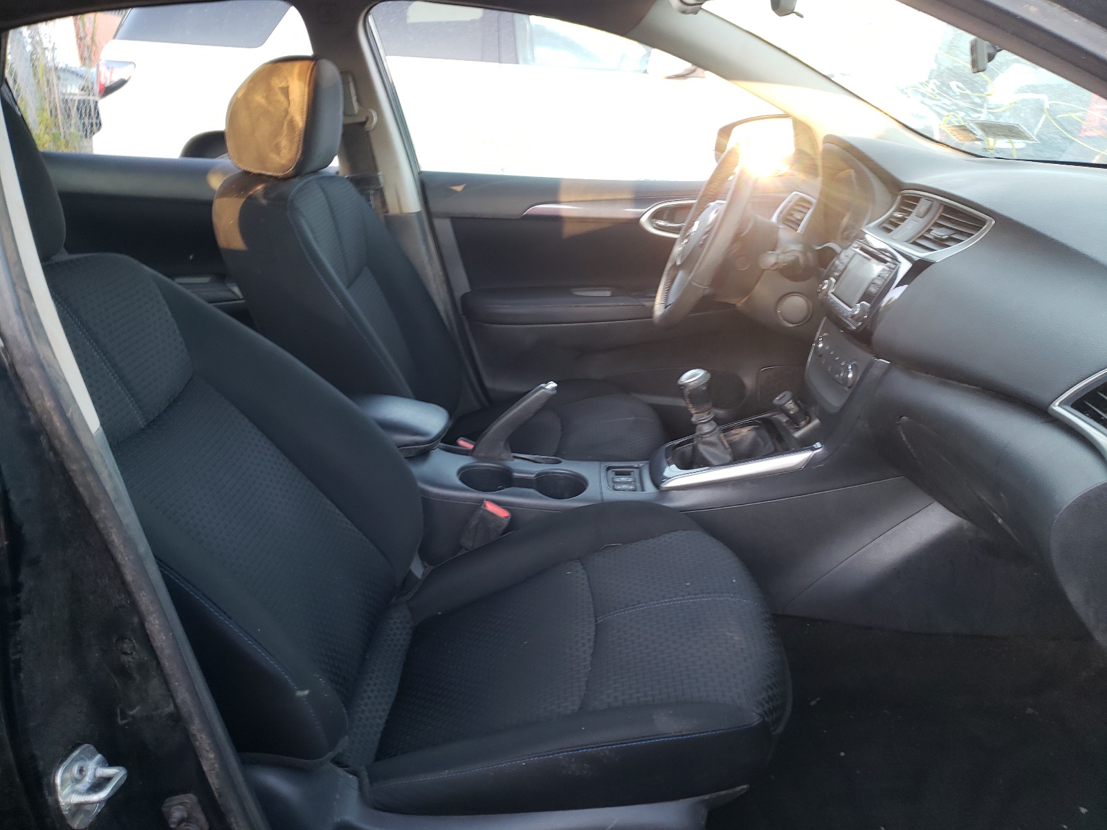 Photo 5 from auction – 2017 NISSAN SENTRA SR with VIN 3N1CB7AP5HY396684