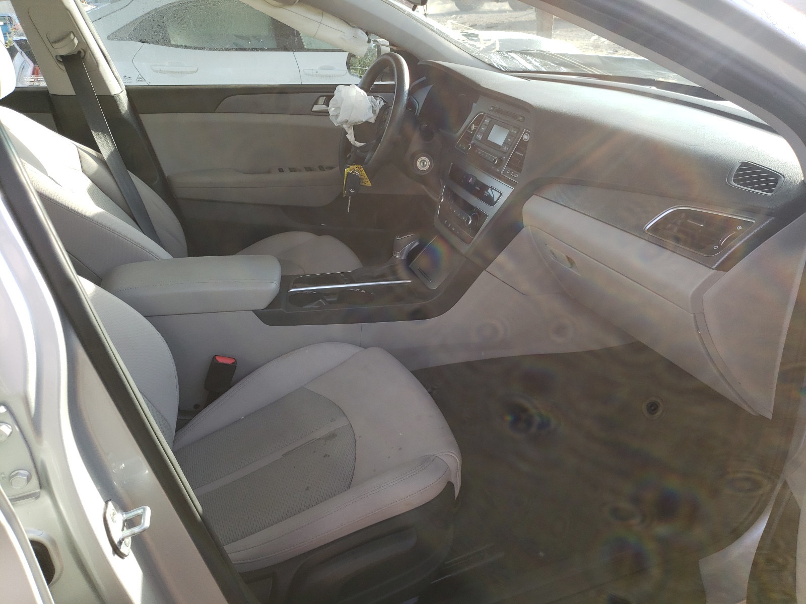 Photo 5 from auction – 2017 HYUNDAI SONATA SE with VIN 5NPE24AF6HH531812