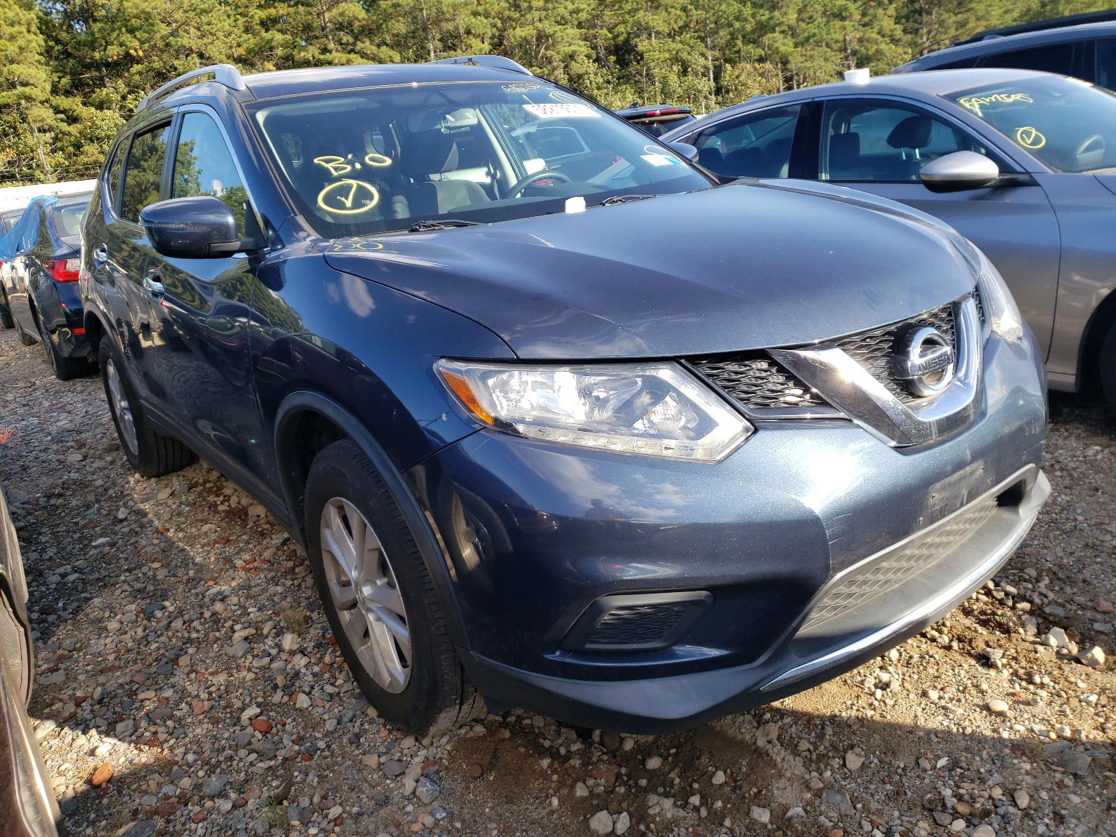 NISSAN ROGUE S 2016 with VIN KNMAT2MV2GP652682 - Photo from auction