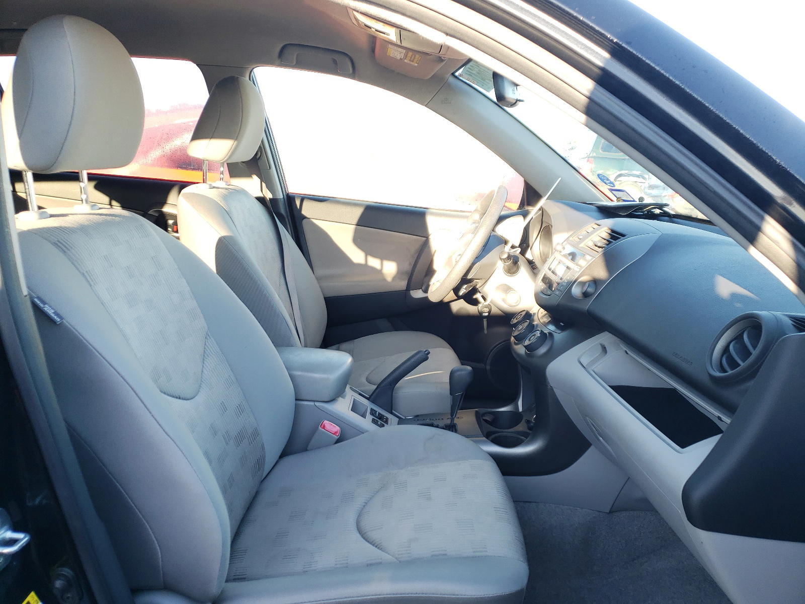 Photo 5 from auction – 2009 TOYOTA RAV4 with VIN JTMZF33V49D014777