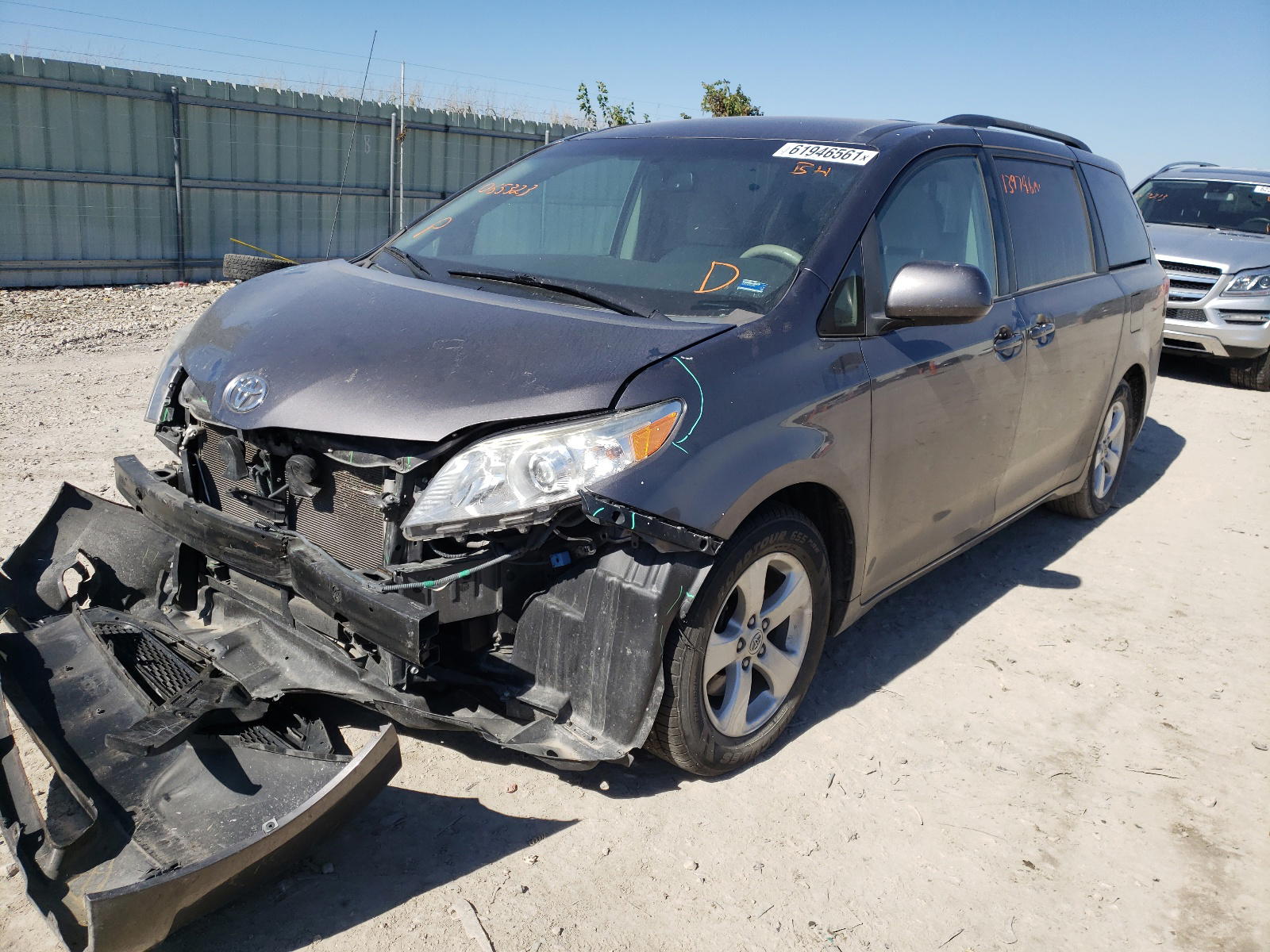 Photo 2 from auction – 2011 TOYOTA SIENNA LE with VIN 5TDKK3DC5BS065323