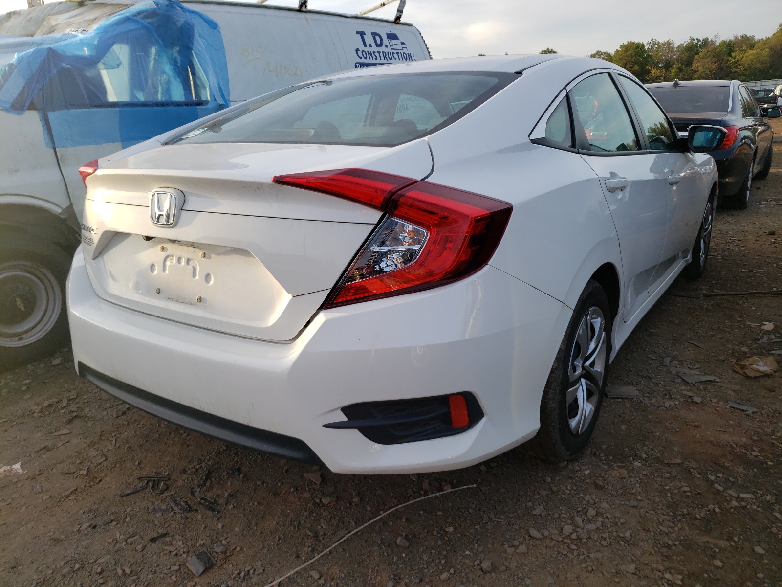 Photo 4 from auction – 2017 HONDA CIVIC LX with VIN 2HGFC2F51HH533466