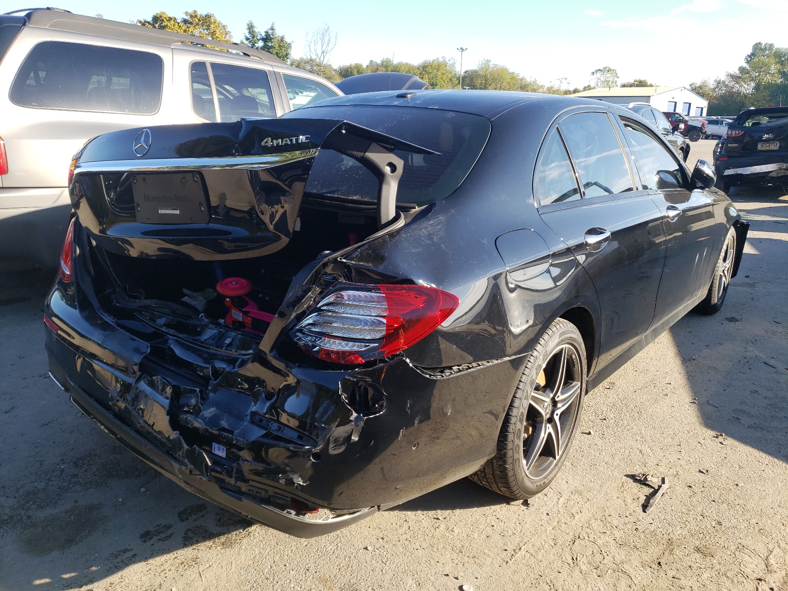 Photo 4 from auction – 2018 MERCEDES-BENZ E 300 4MAT with VIN WDDZF4KB8JA370982