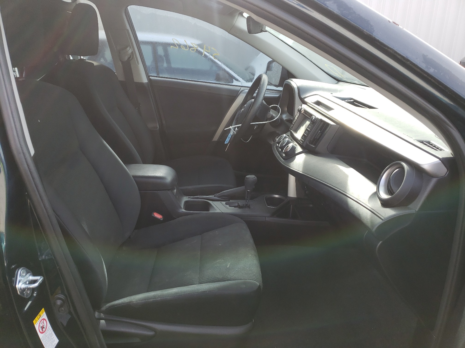 Photo 5 from auction – 2017 TOYOTA RAV4 LE with VIN 2T3BFREV8HW577527