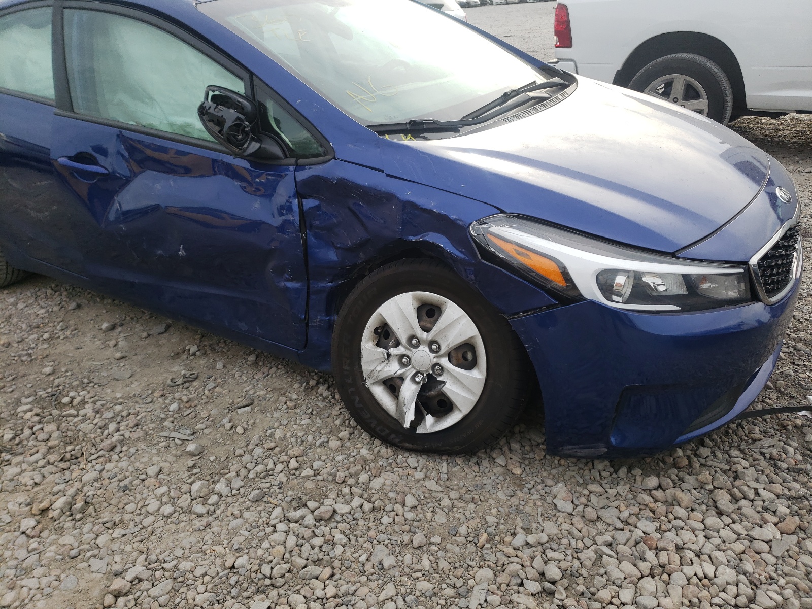 Photo 9 from auction – 2018 KIA FORTE LX with VIN 3KPFK4A71JE167726