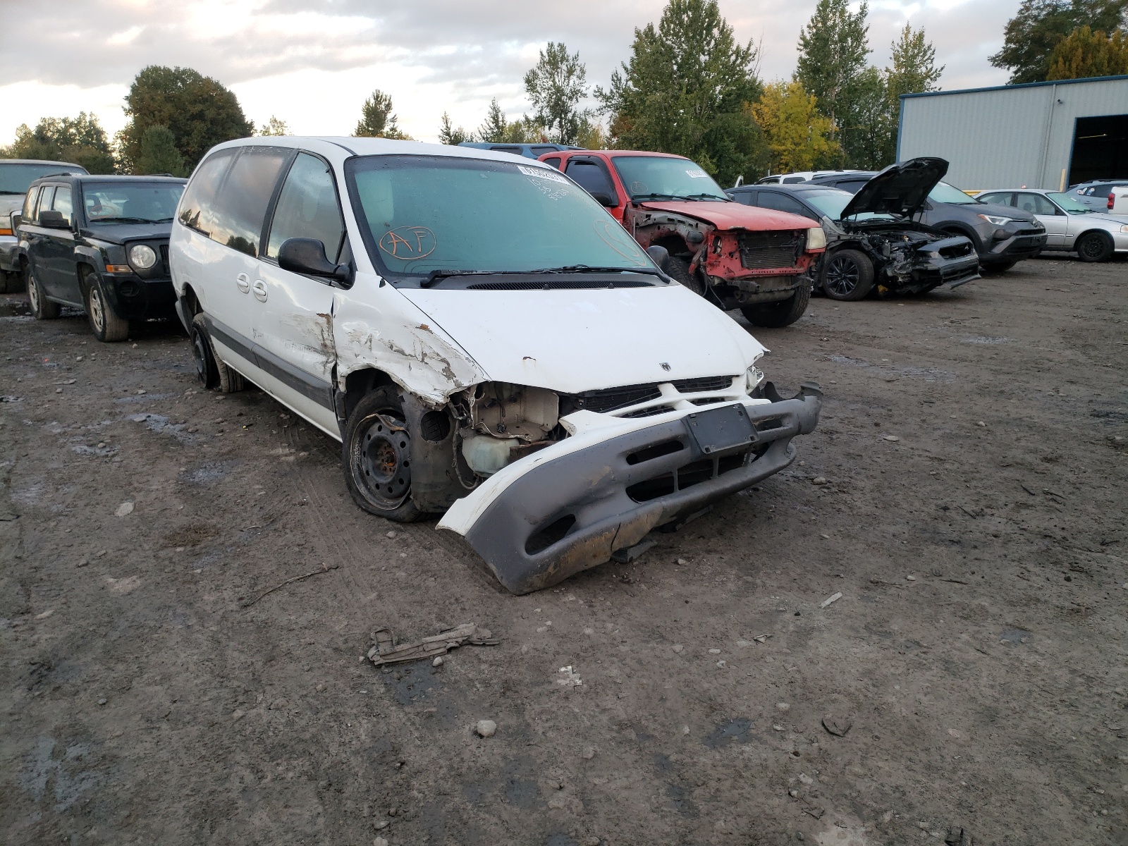 Photo 9 from auction – 1999 DODGE GRAND CARA with VIN 2B4GP44G2XR266058