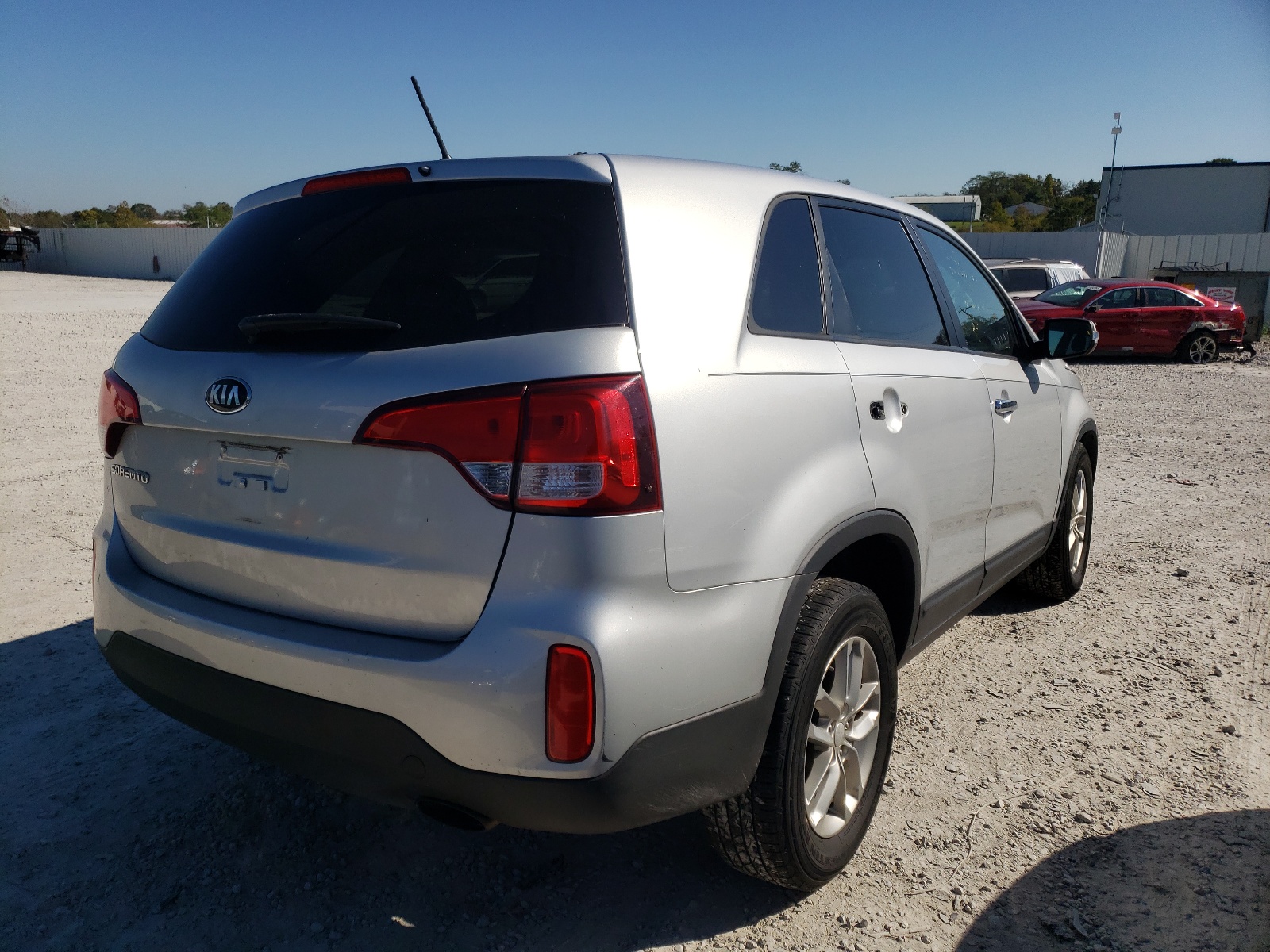 Photo 4 from auction – 2014 KIA SORENTO LX with VIN 5XYKT3A65EG521964