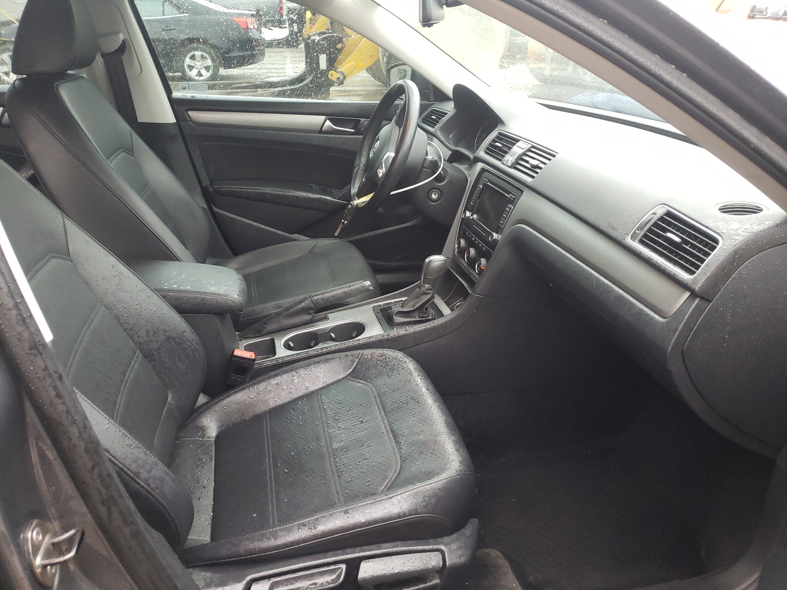 Photo 5 from auction – 2014 VOLKSWAGEN PASSAT SE with VIN 1VWBN7A36EC078149