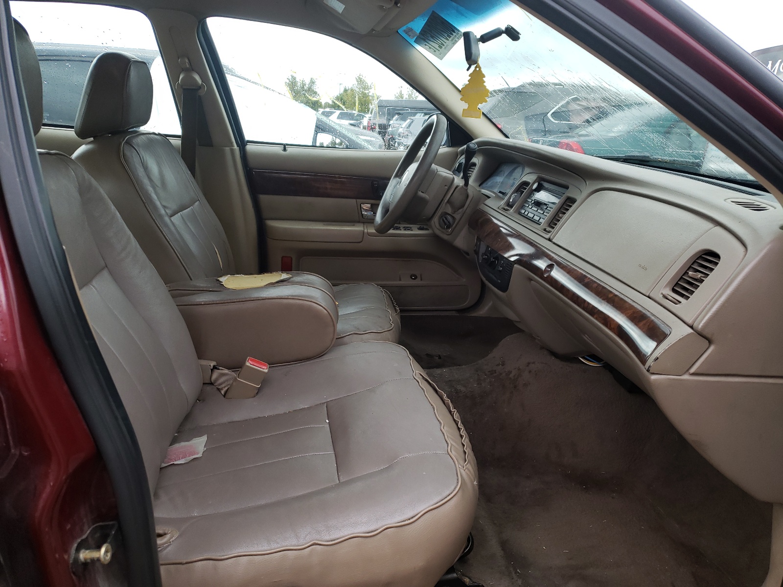Photo 5 from auction – 2005 MERCURY GRAND MARQ with VIN 2MEFM74W15X608221