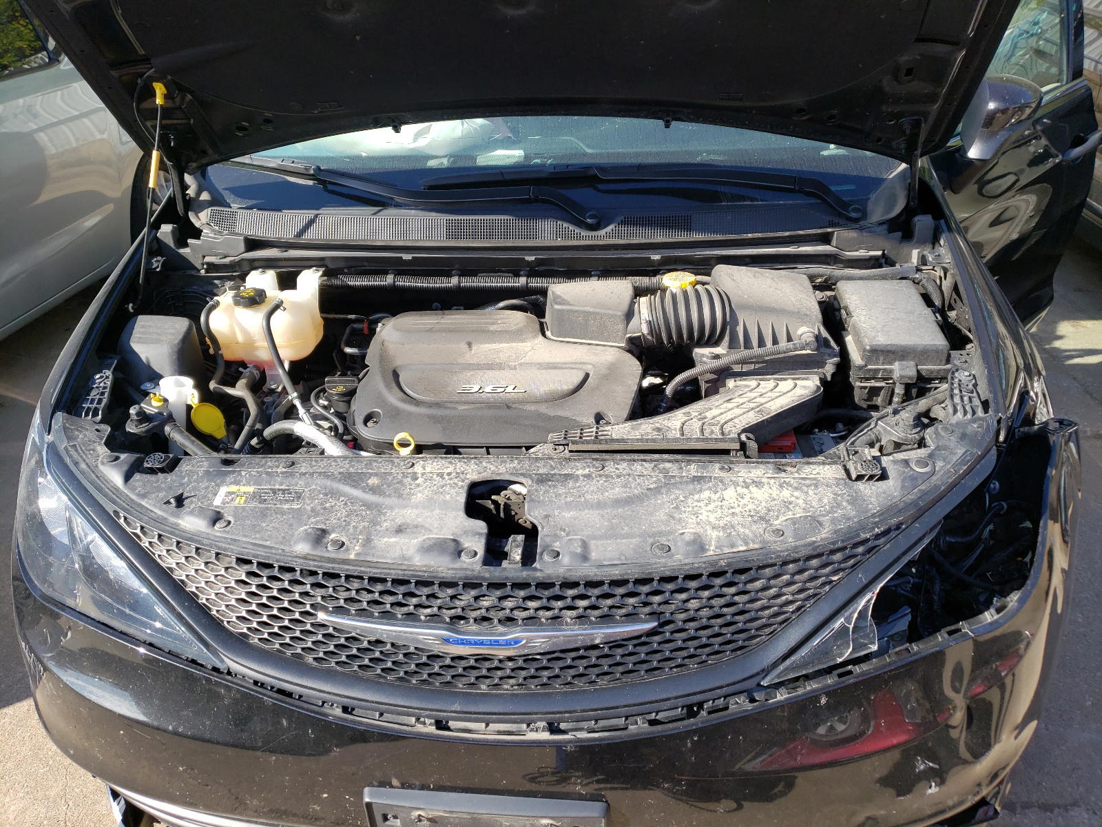 Photo 7 from auction – 2018 CHRYSLER PACIFICA L with VIN 2C4RC1AG2JR316815