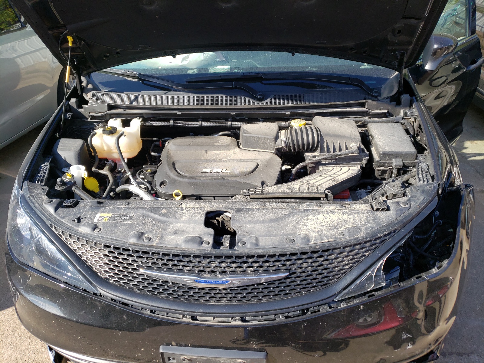 Фото 7 с аукциона – 2018 CHRYSLER PACIFICA L с VIN 2C4RC1AG2JR316815