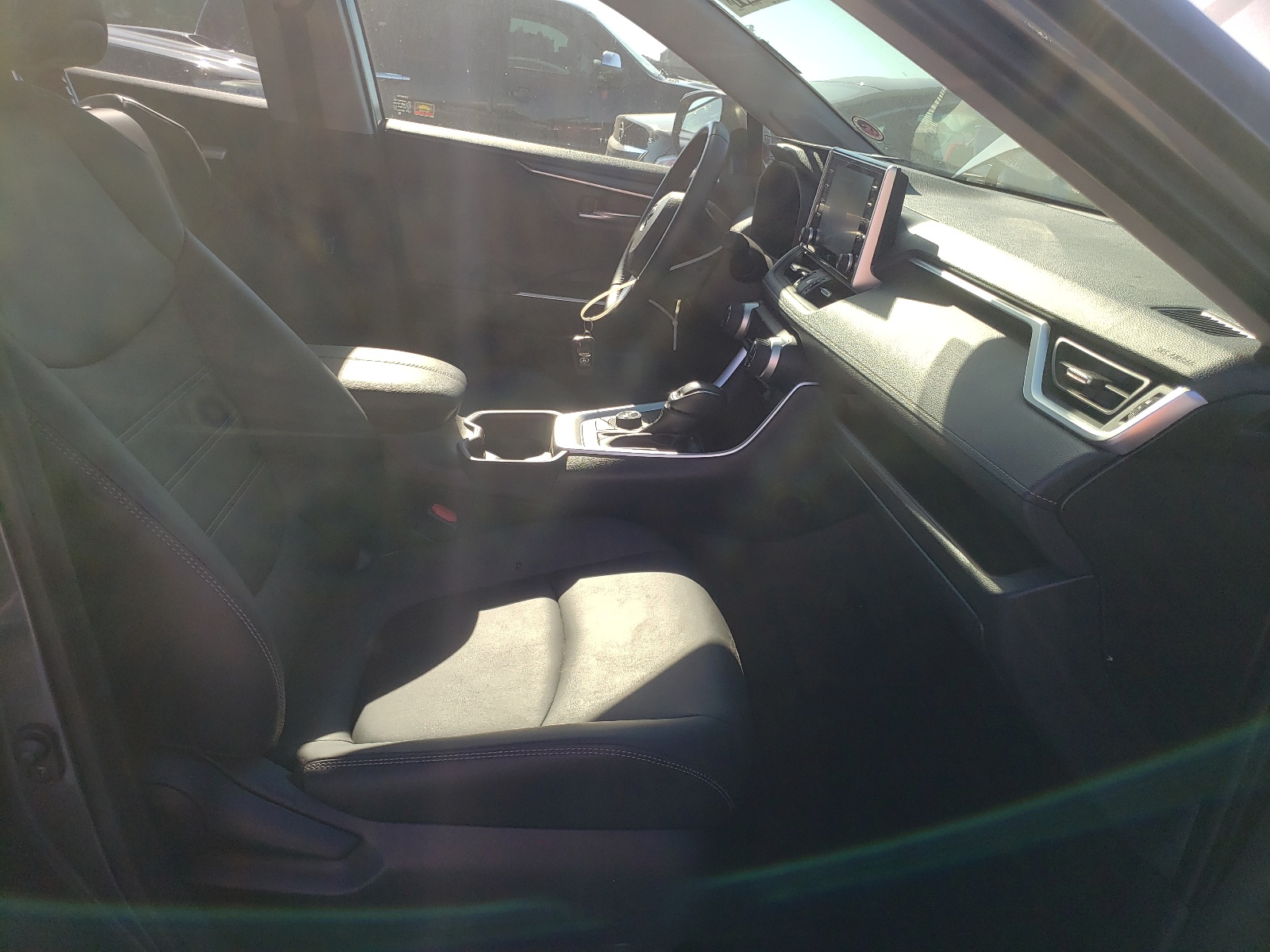 Photo 5 from auction – 2020 TOYOTA RAV4 LIMIT with VIN JTMD6RFV3LD001843