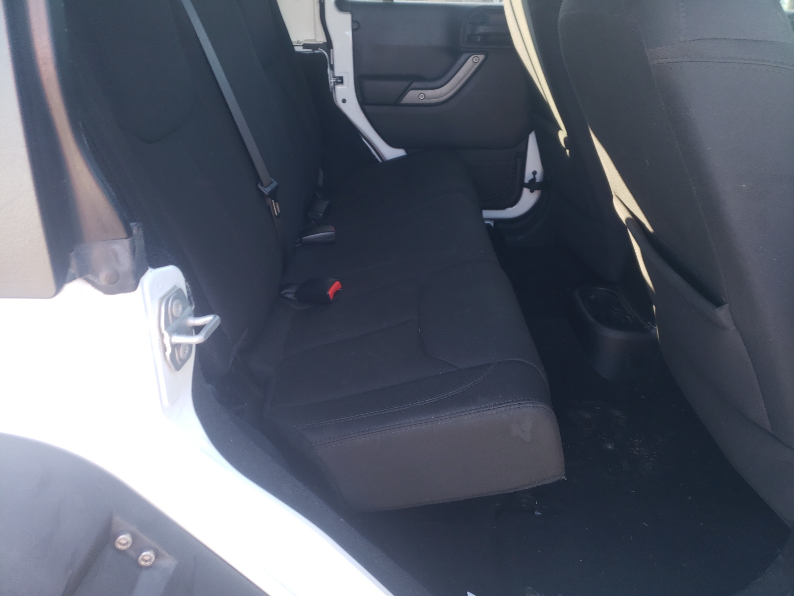 Photo 6 from auction – 2016 JEEP WRANGLER U with VIN 1C4BJWDG0GL188513
