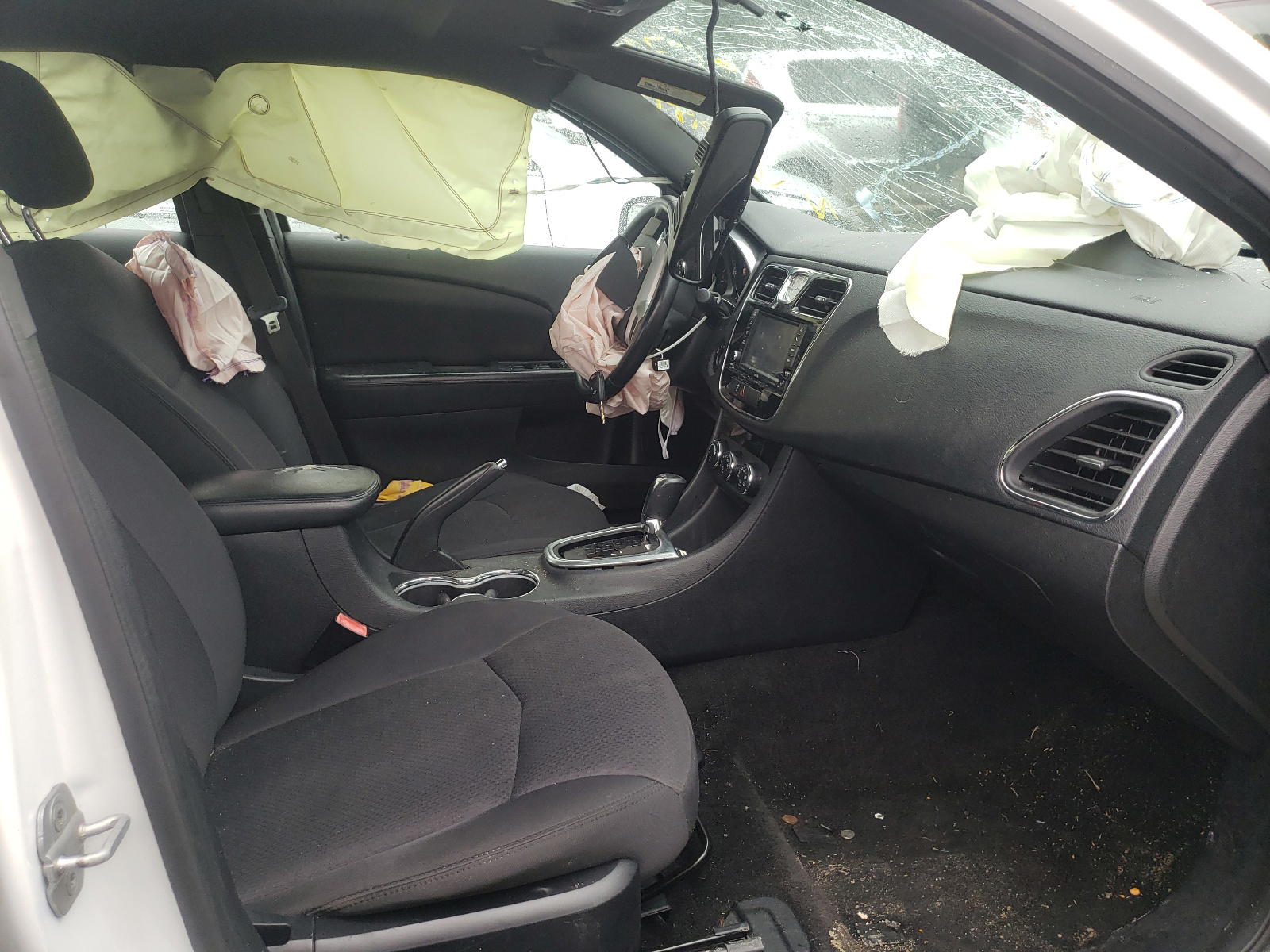 Photo 5 from auction – 2012 CHRYSLER 200 TOURIN with VIN 1C3CCBBB1CN298262
