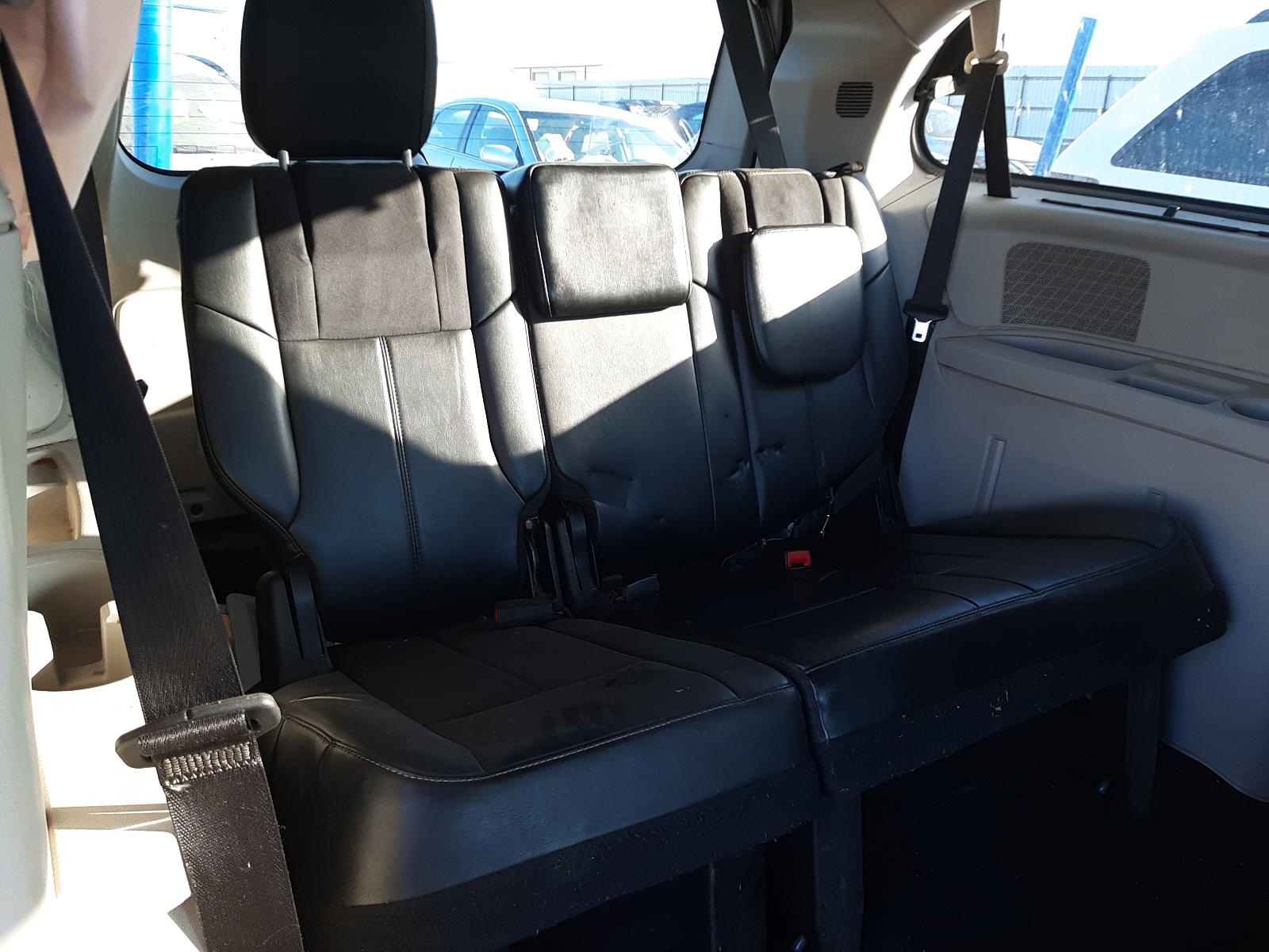 Photo 9 from auction – 2011 CHRYSLER TOWN & COU with VIN 2A4RR6DG7BR659333