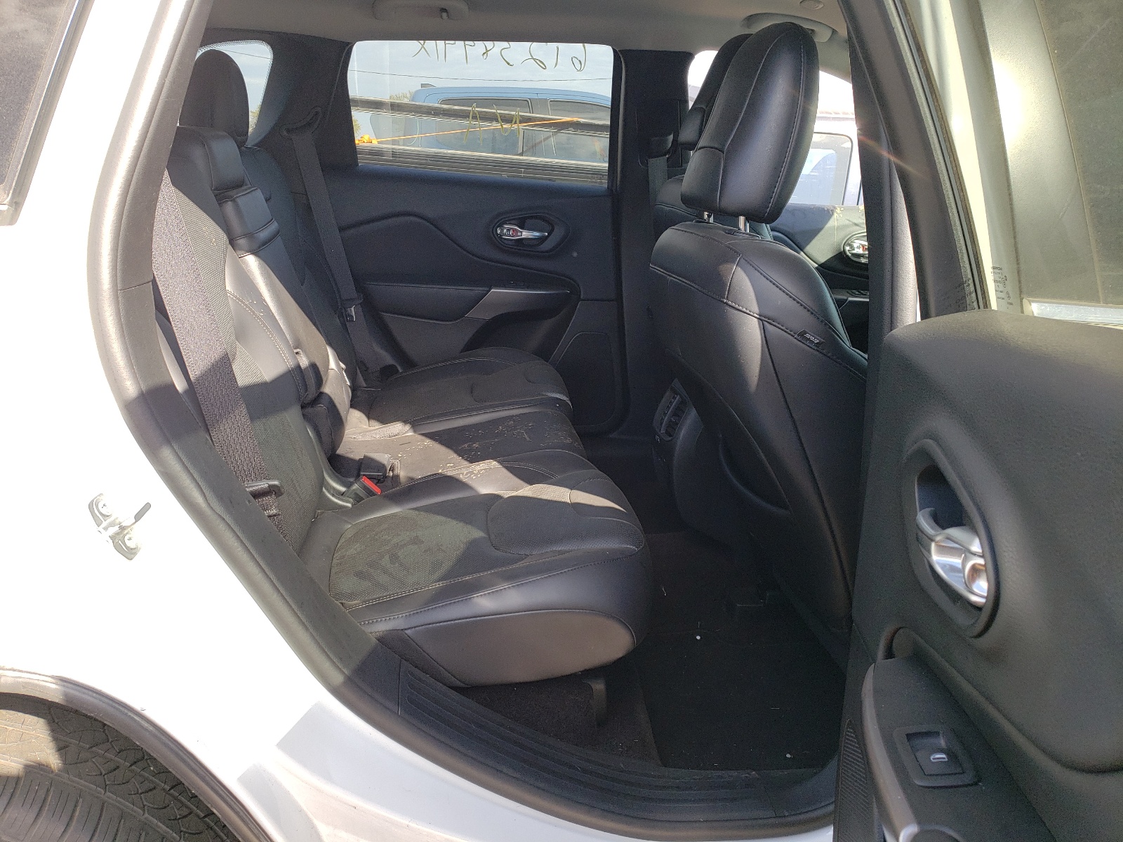 Photo 6 from auction – 2019 JEEP CHEROKEE L with VIN 1C4PJMDN2KD180540