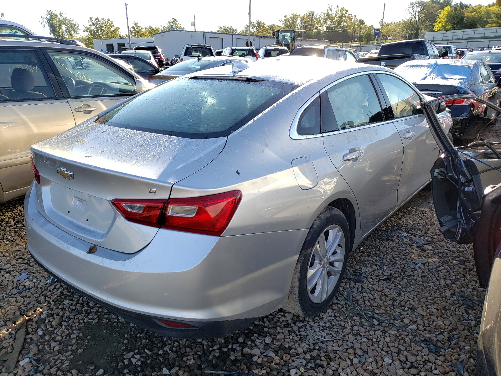 Photo 4 from auction – 2018 CHEVROLET MALIBU LT with VIN 1G1ZD5ST6JF174758
