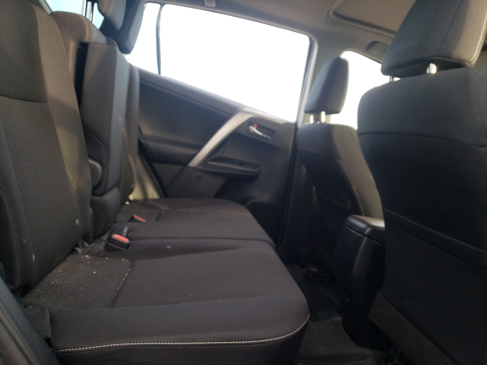 Photo 6 from auction – 2017 TOYOTA RAV4 XLE with VIN JTMRFREV8HJ709103