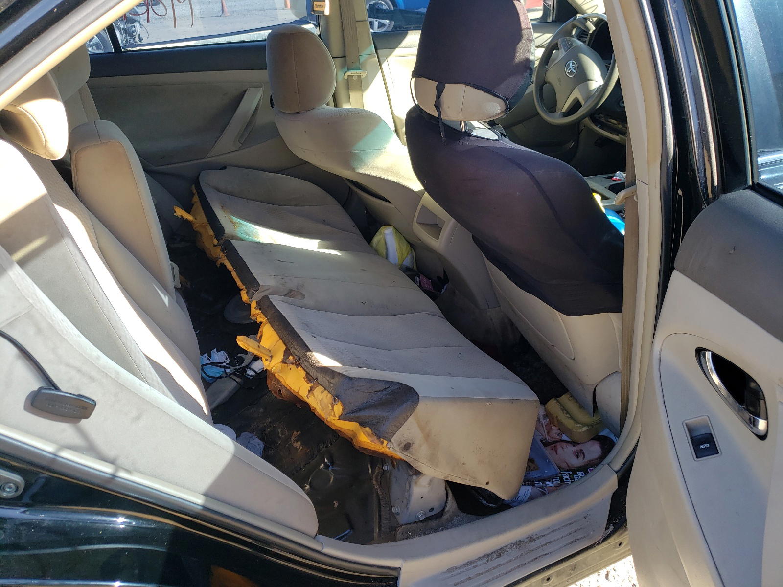 Photo 6 from auction – 2011 TOYOTA CAMRY with VIN 4T1BF3EK9BU207545