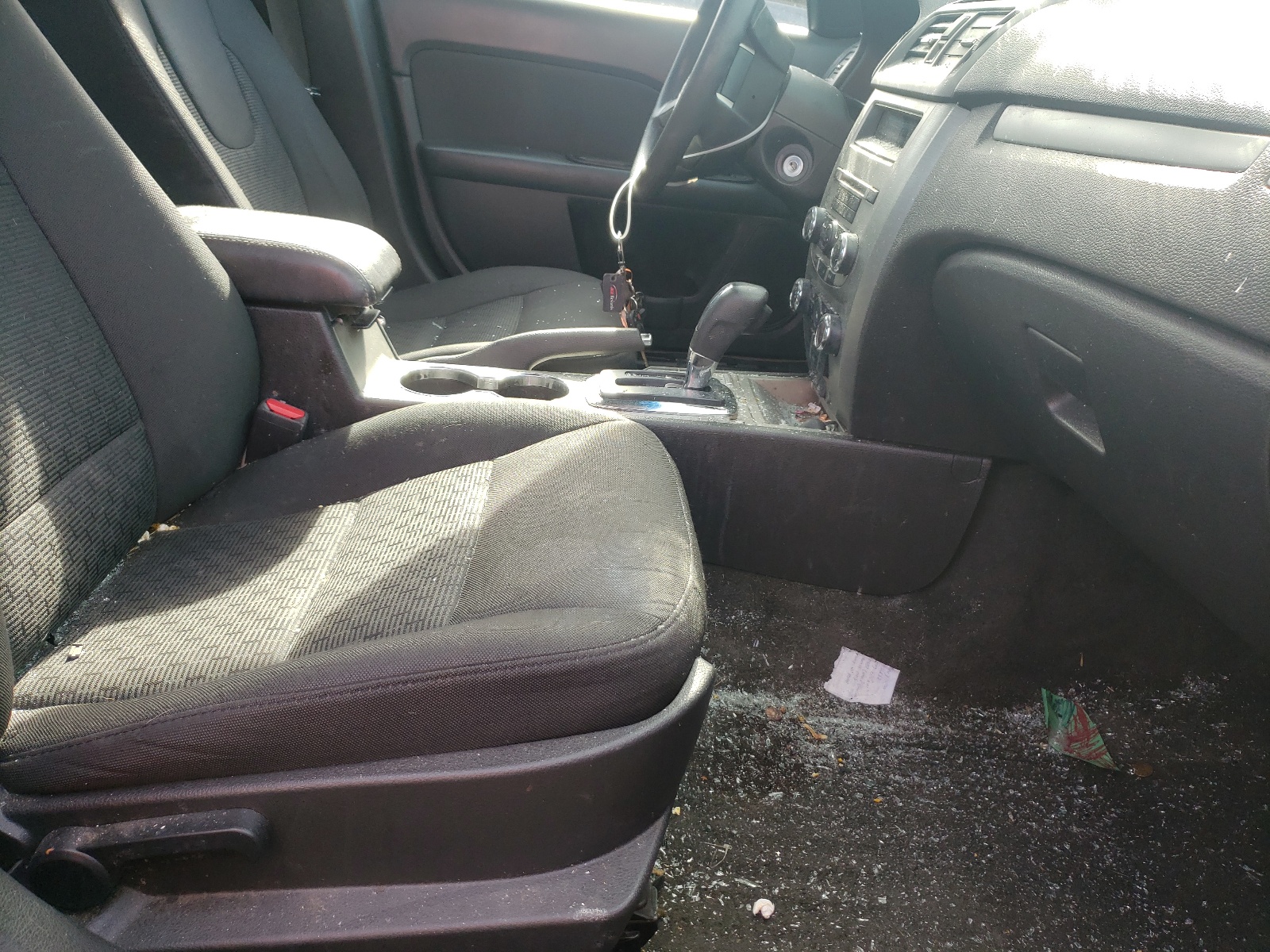 Photo 5 from auction – 2011 FORD FUSION SE with VIN 3FAHP0HA6BR219047