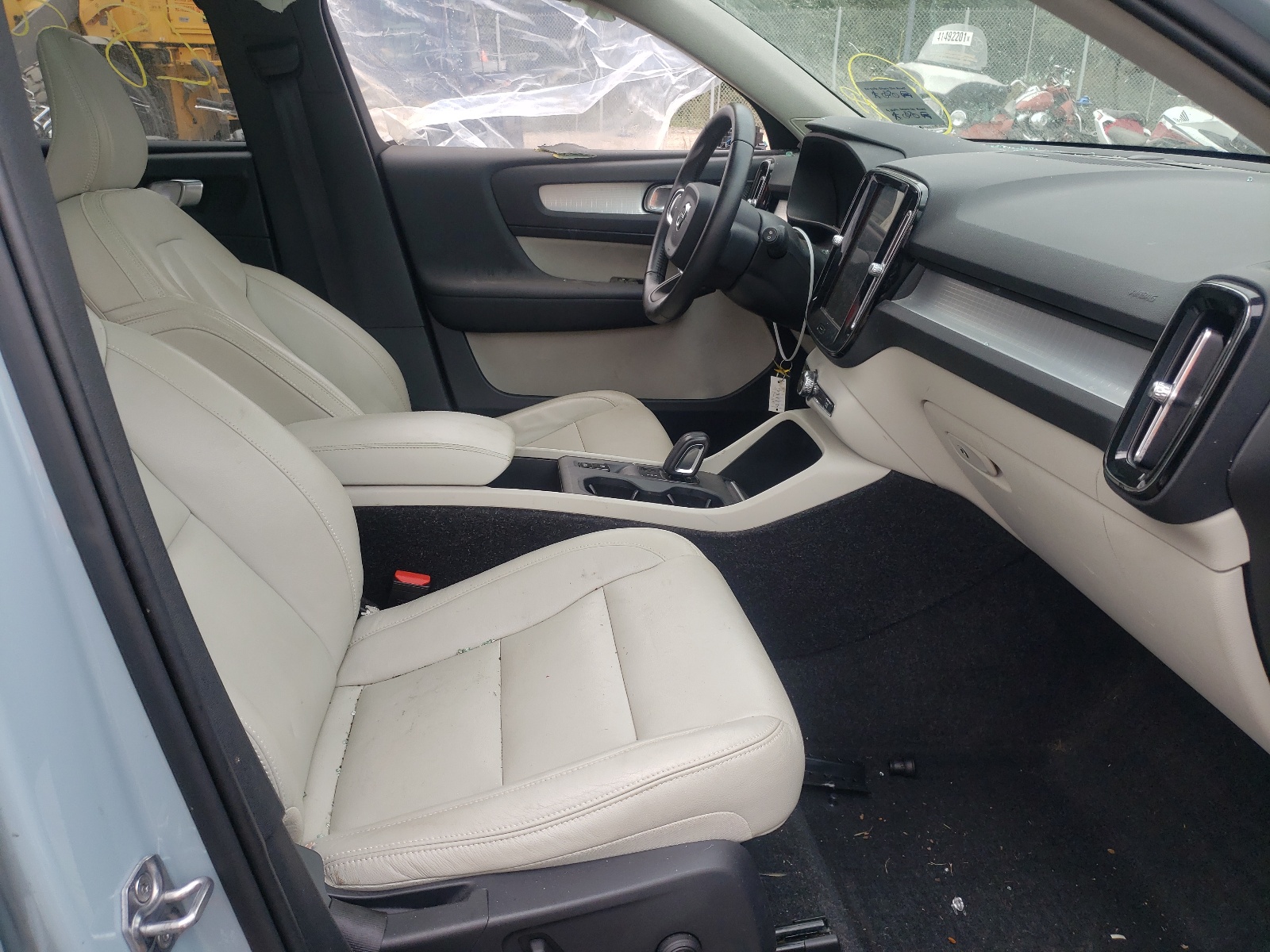 Photo 5 from auction – 2019 VOLVO XC40 T5 MO with VIN YV4162UK8K2063233