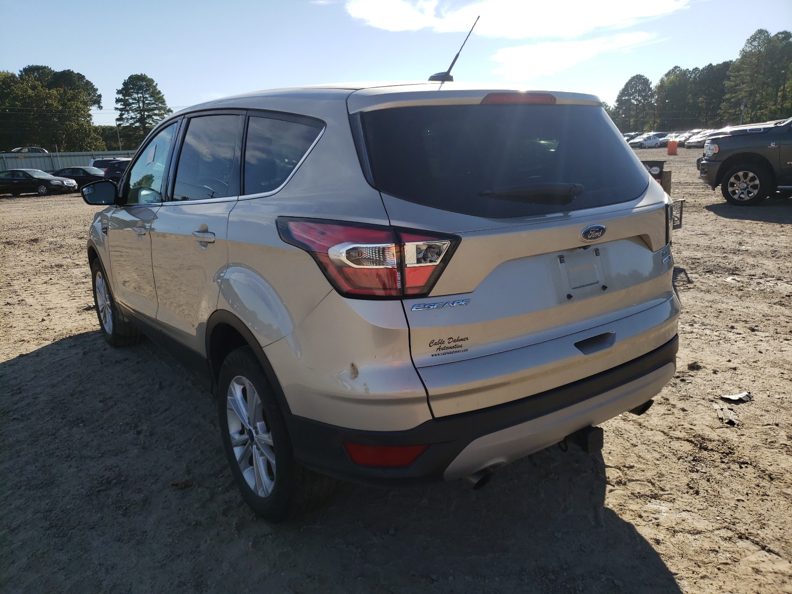 Photo 3 from auction – 2017 FORD ESCAPE SE with VIN 1FMCU9G95HUB89089