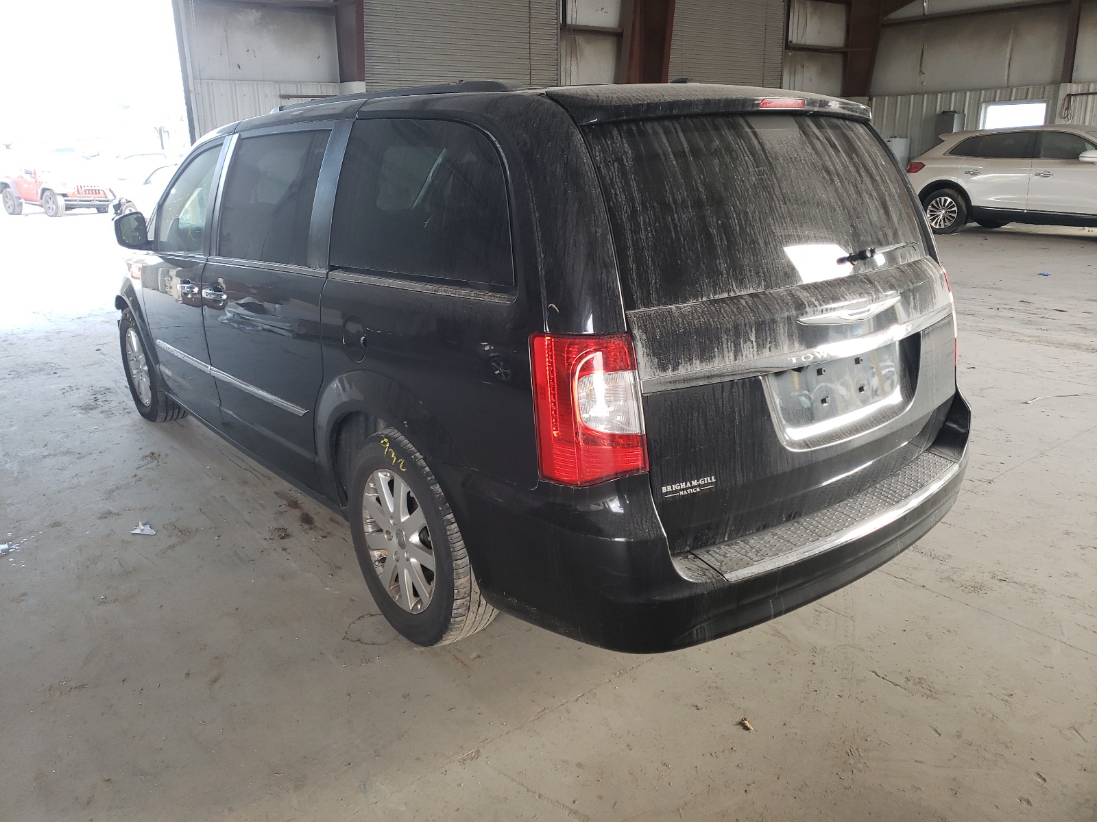 Photo 3 from auction – 2016 CHRYSLER TOWN & COU with VIN 2C4RC1BG3GR112127