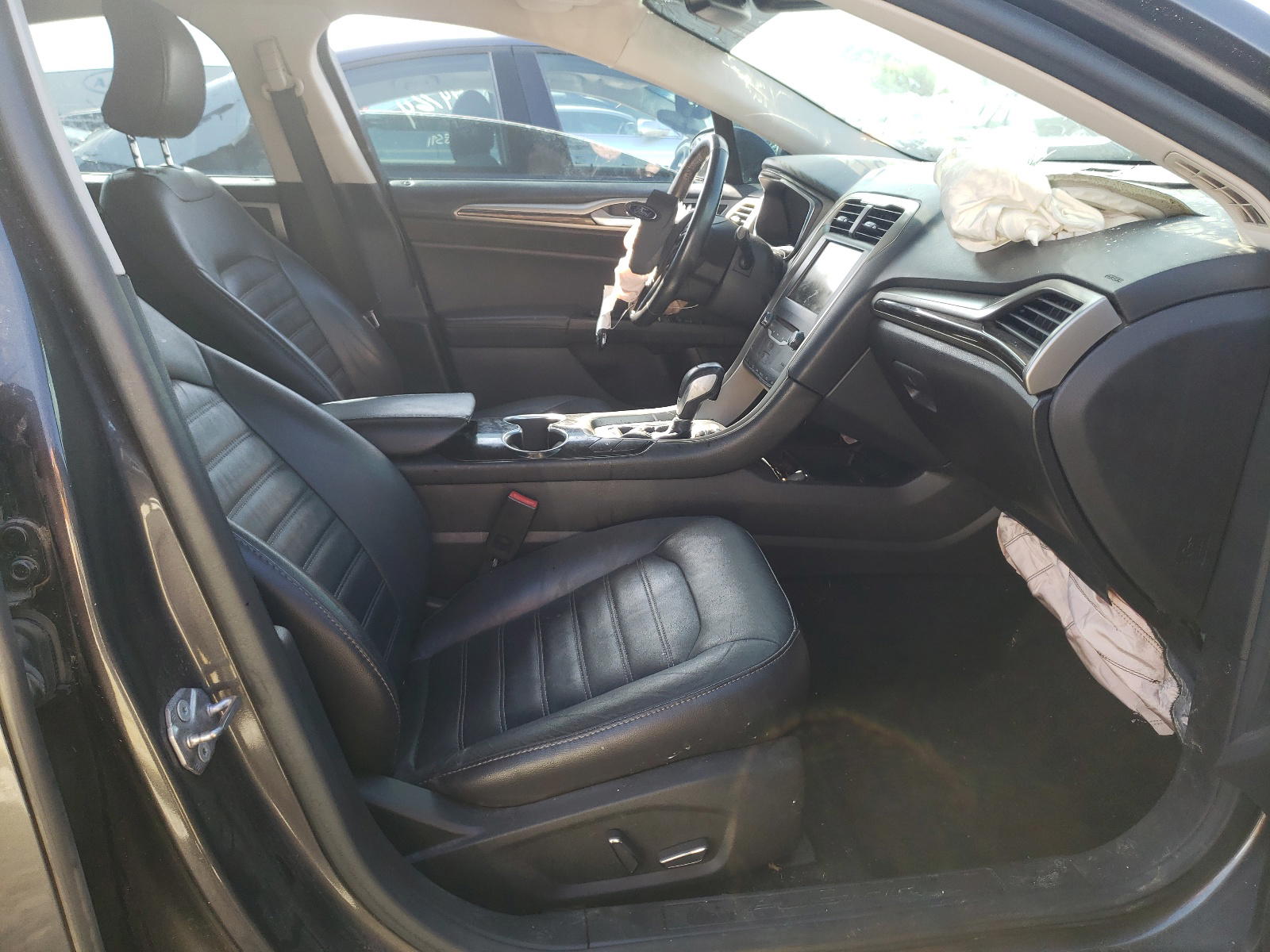 Photo 5 from auction – 2015 FORD FUSION SE with VIN 3FA6P0HD3FR308548