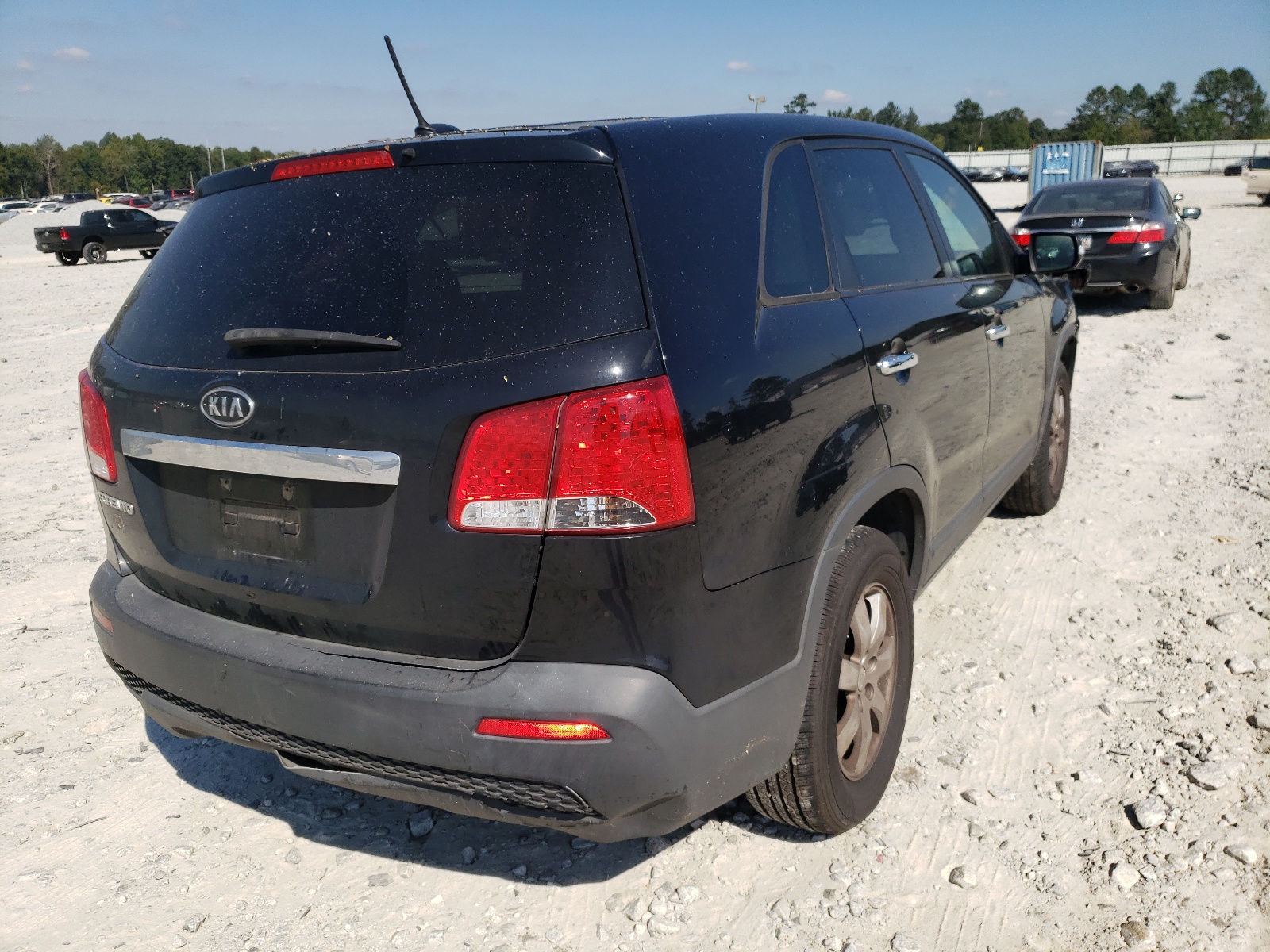 Photo 4 from auction – 2011 KIA SORENTO BA with VIN 5XYKT3A17BG085795