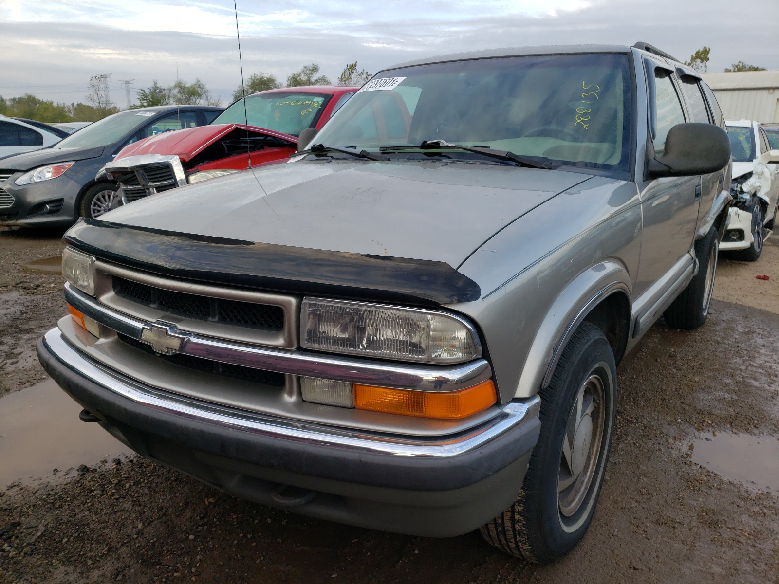 Photo 2 from auction – 1998 CHEVROLET BLAZER with VIN 1GNDT13W9W2288135