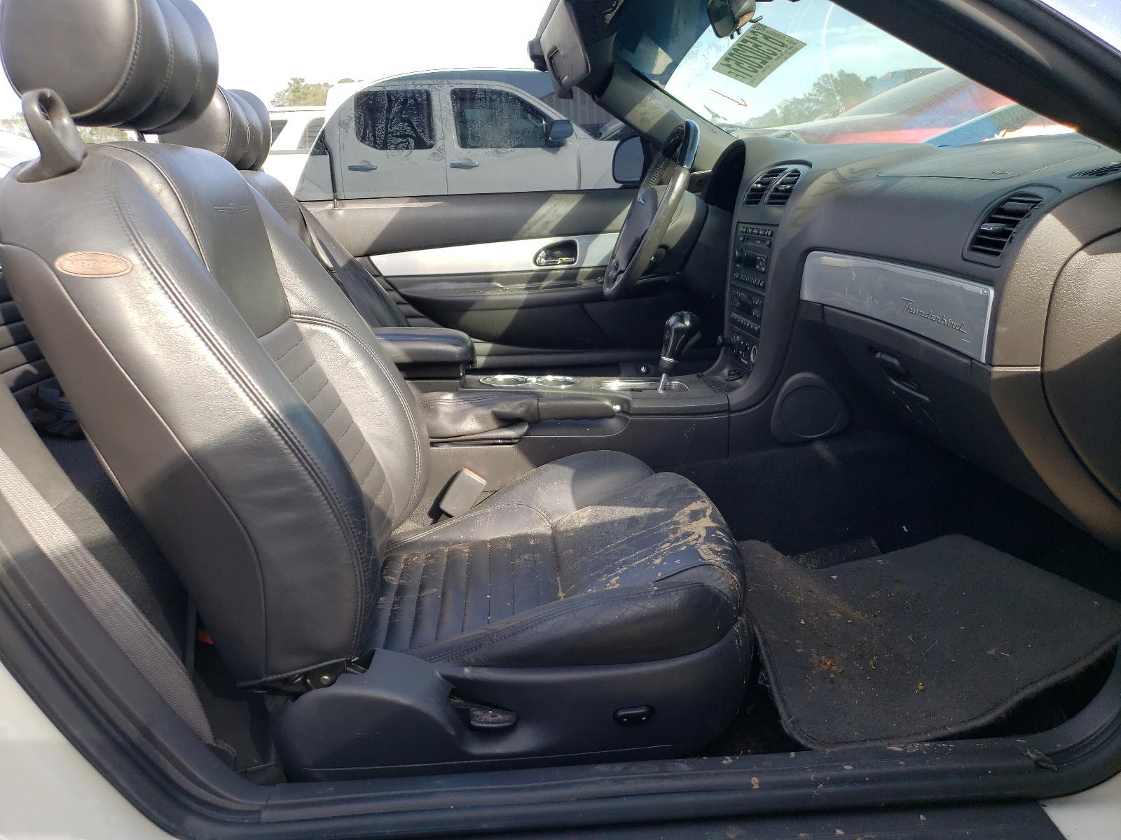 Photo 5 from auction – 2002 FORD THUNDERBIR with VIN 1FAHP60AX2Y119145