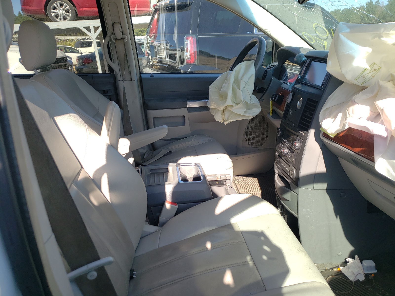 Photo 5 from auction – 2008 CHRYSLER TOWN & COU with VIN 2A8HR54P88R663453