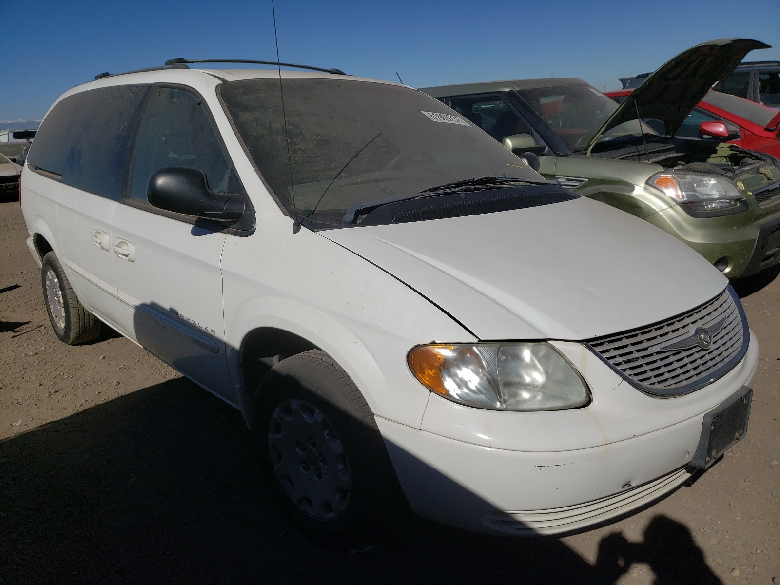 CHRYSLER TOWN & COU 2001 with VIN 2C4GT44L31R282921 - Photo from auction