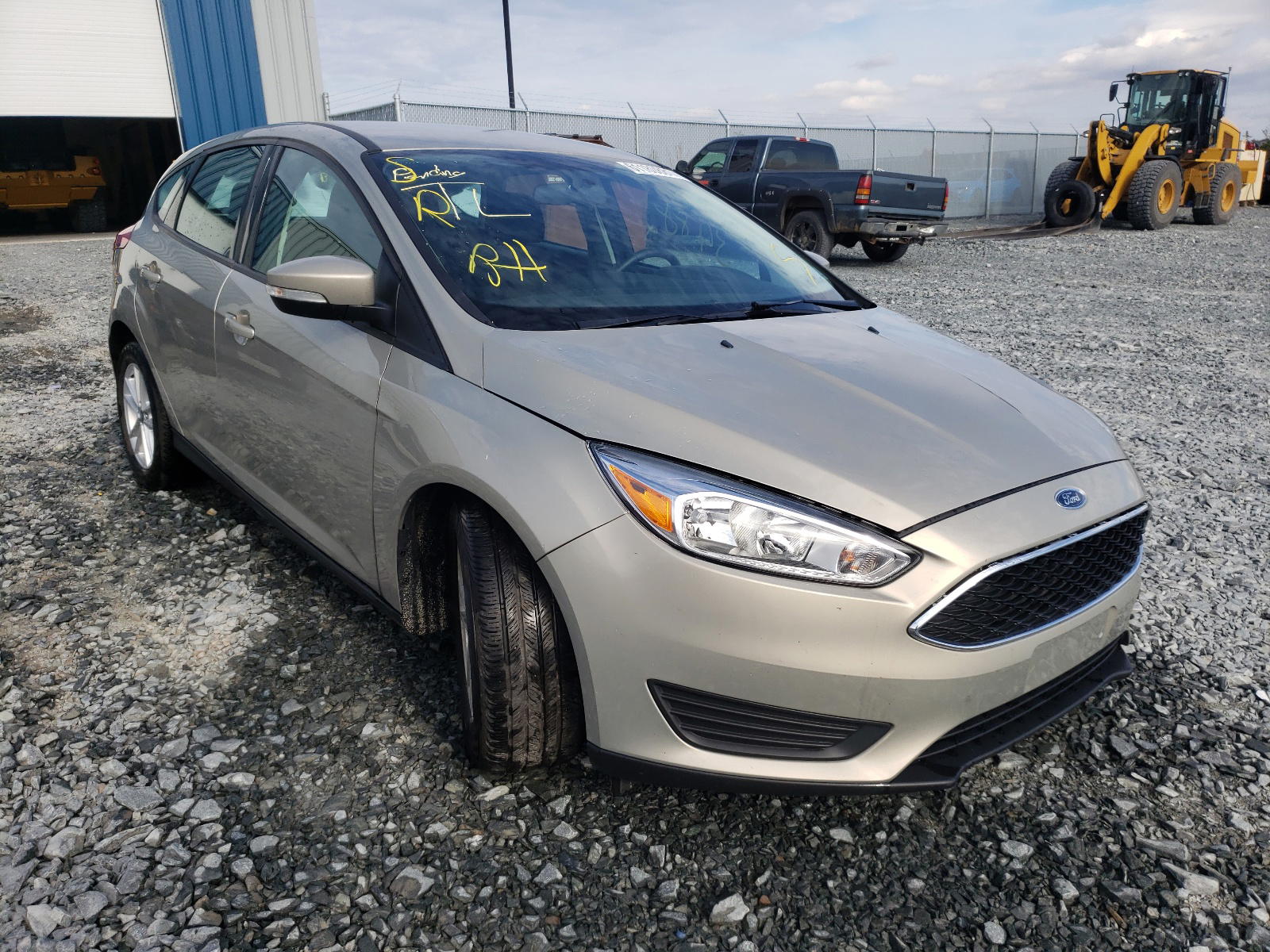 FORD FOCUS SE 2015 with VIN 1FADP3K25FL330677 - Photo from auction