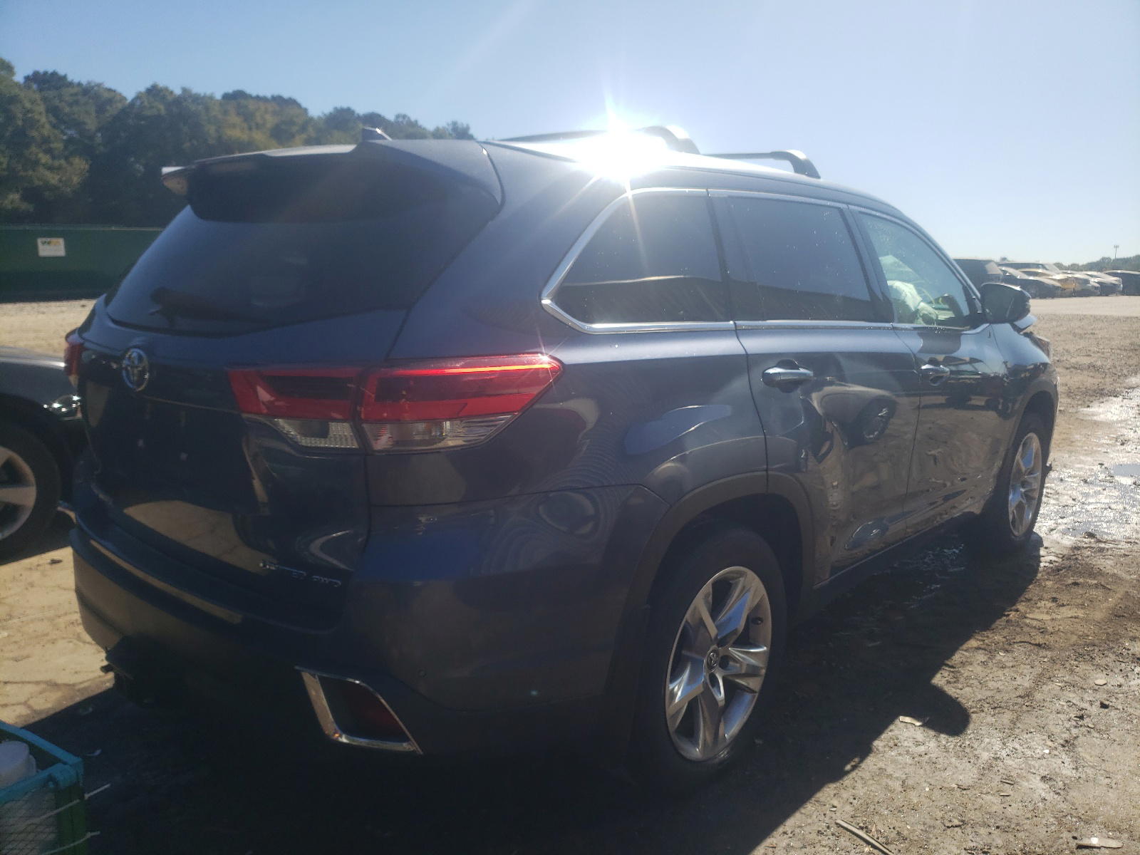 Photo 4 from auction – 2017 TOYOTA HIGHLANDER with VIN 5TDDZRFH4HS464555