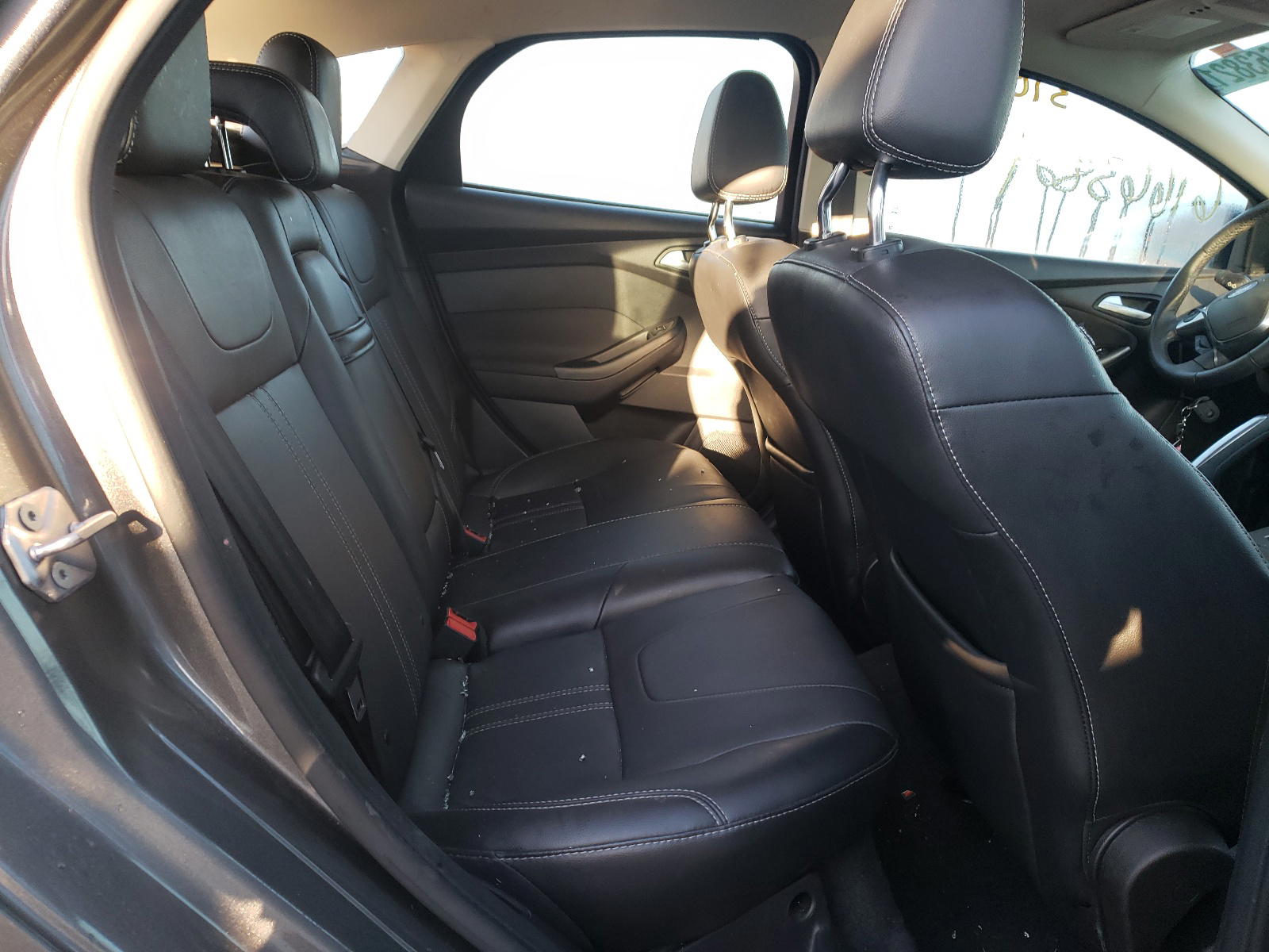Photo 6 from auction – 2012 FORD FOCUS SEL with VIN 1FAHP3M29CL370240