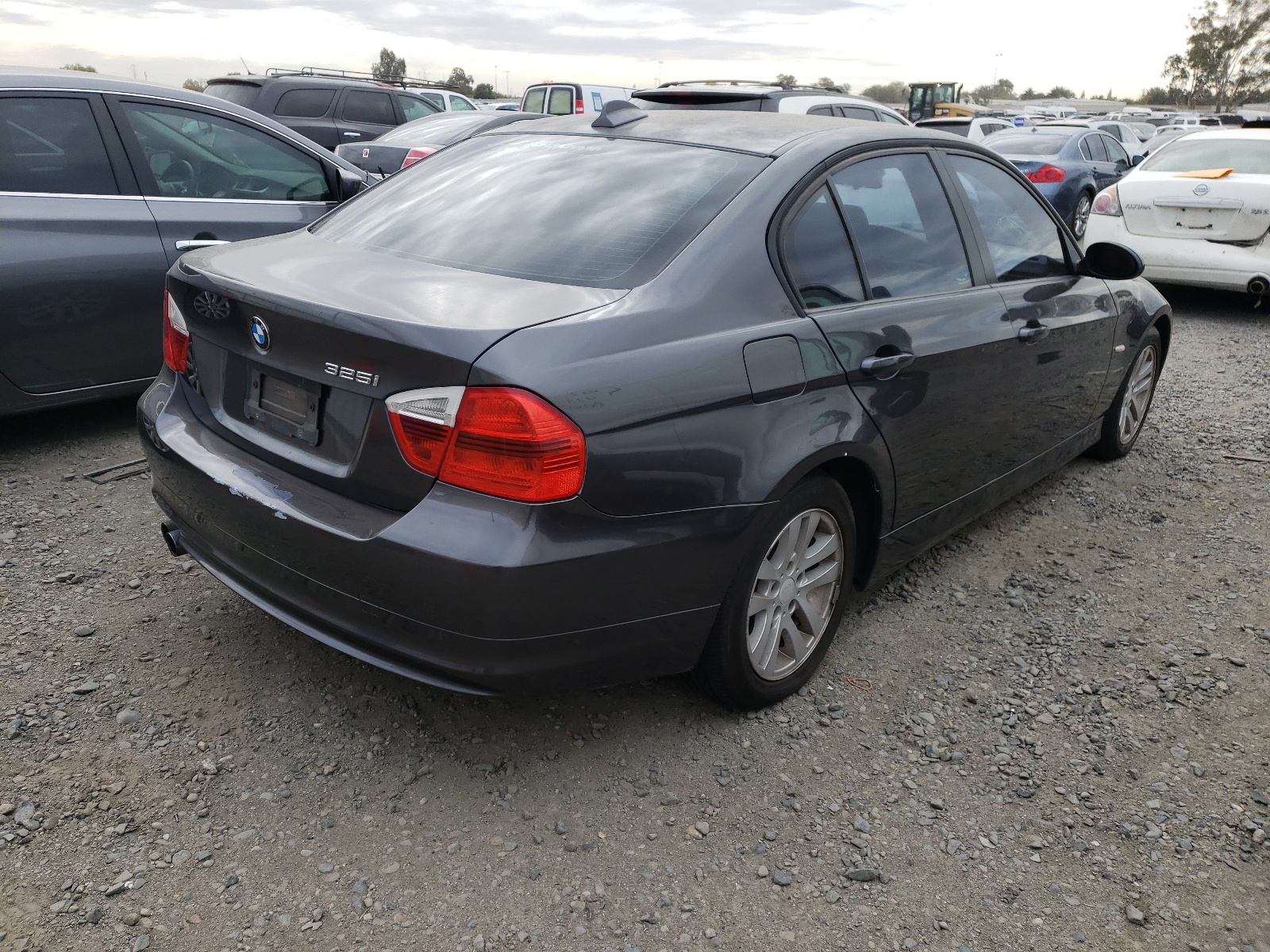 Photo 4 from auction – 2006 BMW 325 I with VIN WBAVB13576PT03223