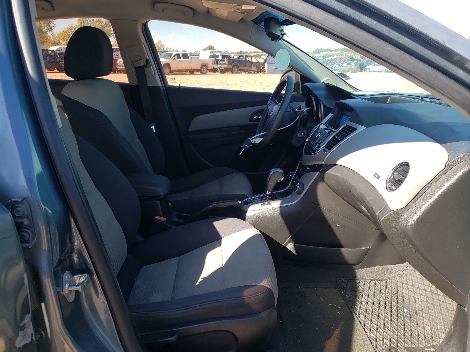 Photo 5 from auction – 2012 CHEVROLET CRUZE LS with VIN 1G1PC5SH9C7273769
