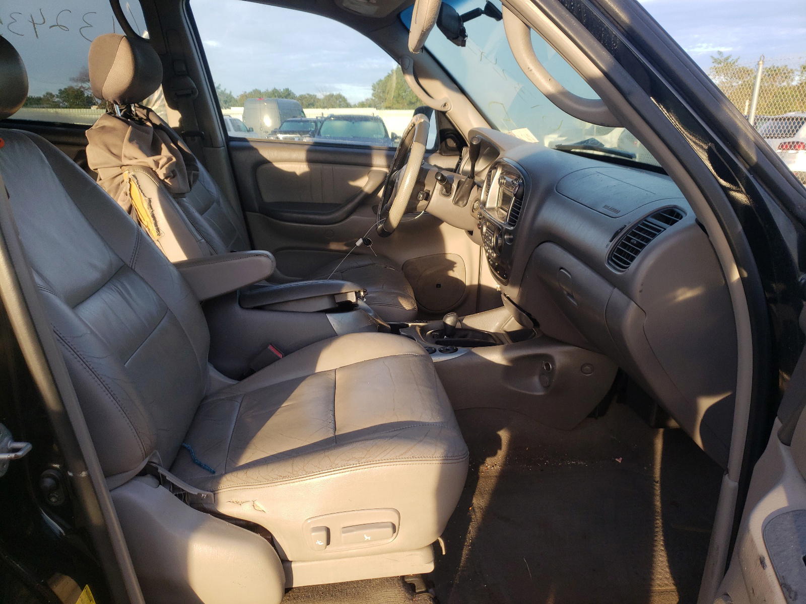 Photo 5 from auction – 2002 TOYOTA SEQUOIA LI with VIN 5TDBT48AX2S096739