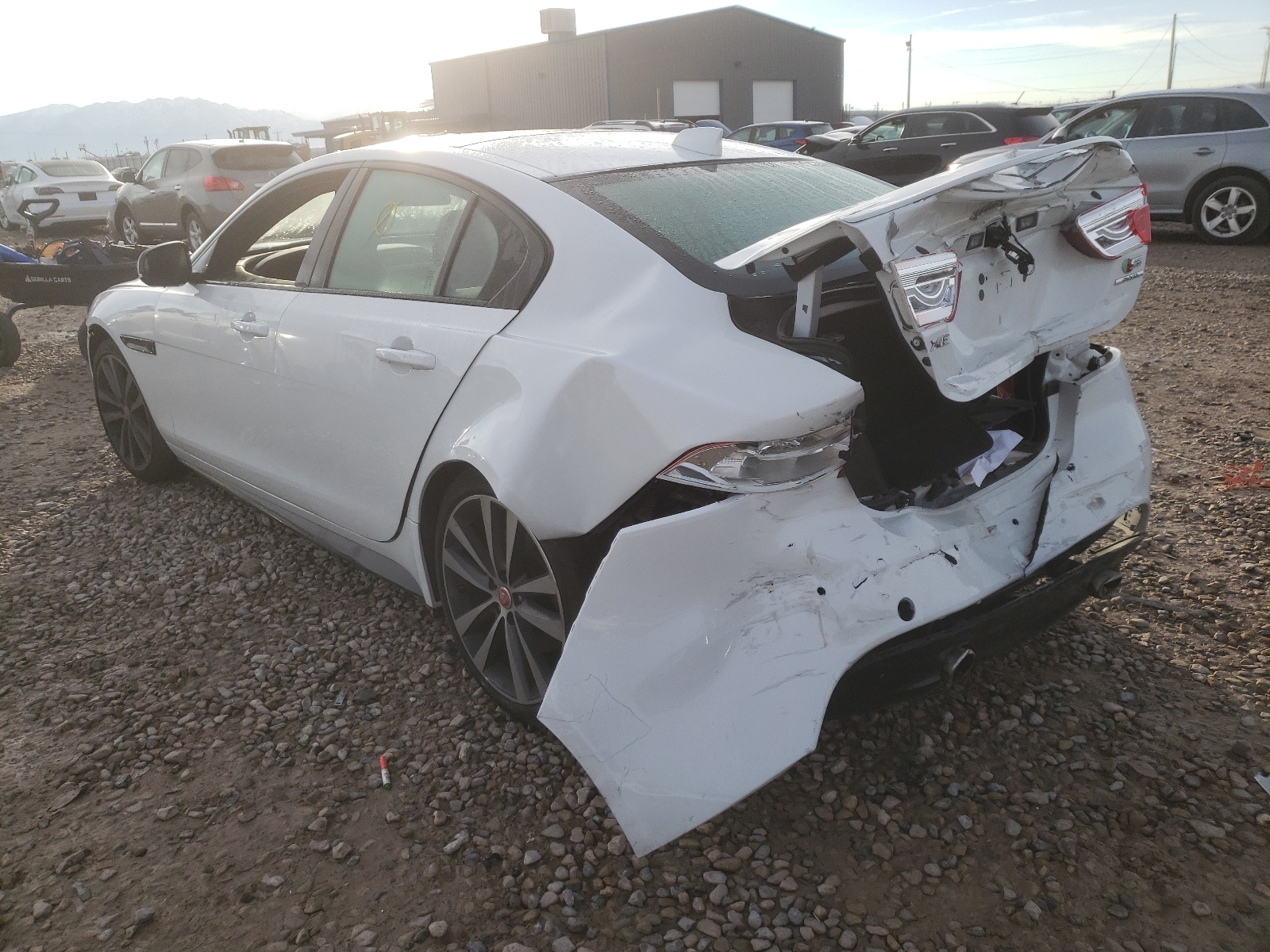 Zdjęcie 3 z aukcji – 2018 JAGUAR XE S z VIN SAJAM4FV0JCP17535