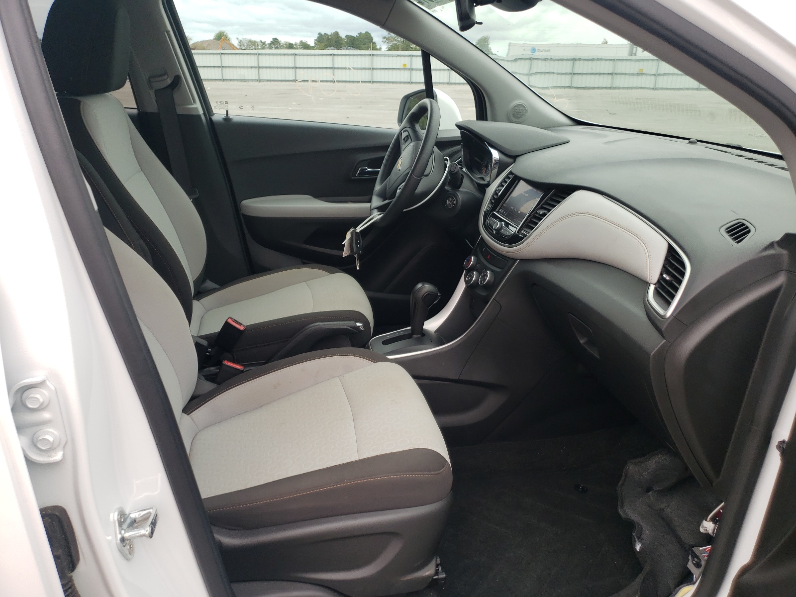Photo 5 from auction – 2021 CHEVROLET TRAX LS with VIN KL7CJKSB1MB332699
