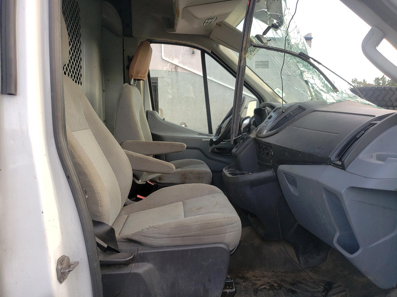 Photo 5 from auction – 2015 FORD TRANSIT T- with VIN 1FTYR1CM1FKA19666