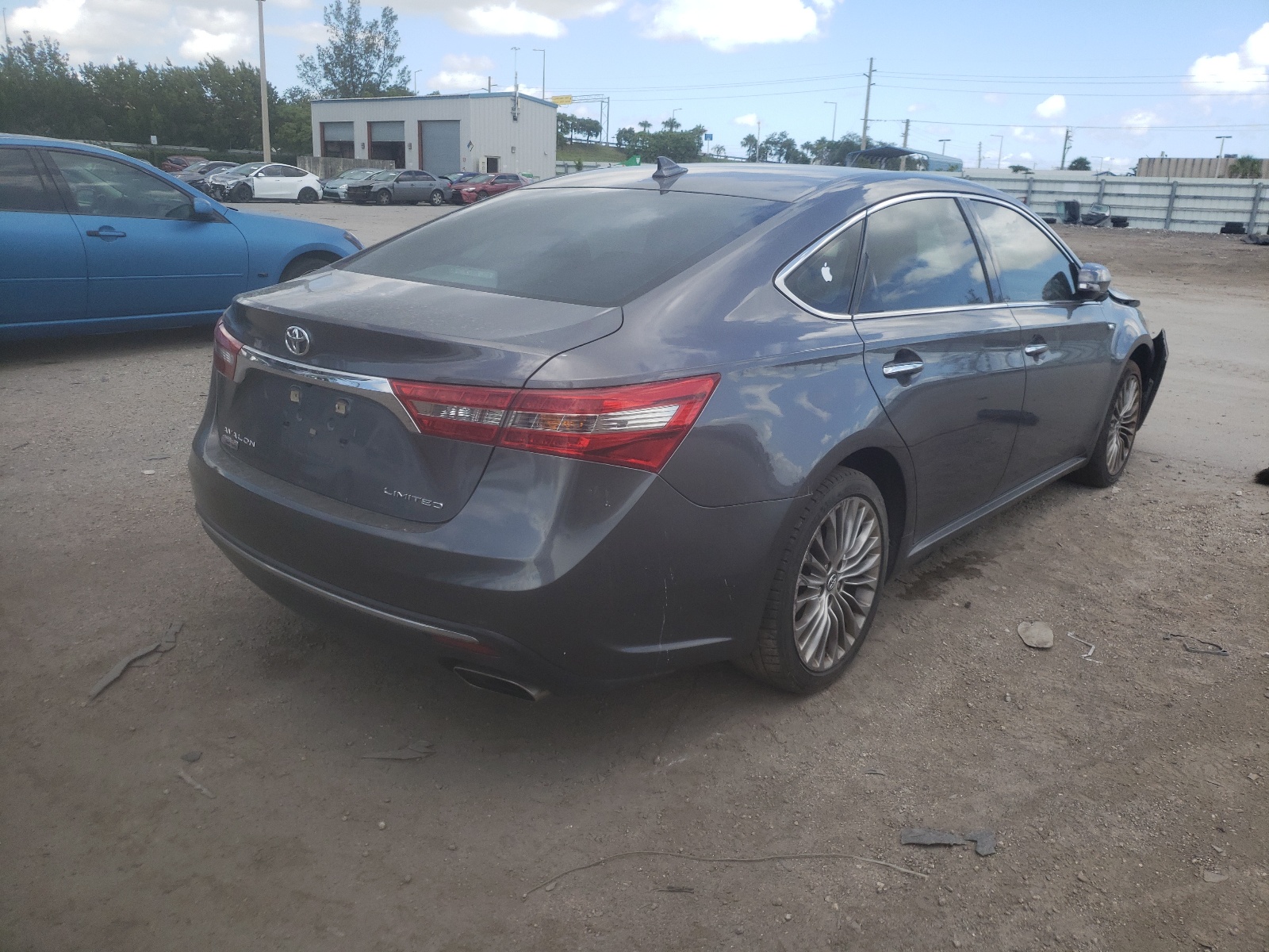Photo 4 from auction – 2016 TOYOTA AVALON XLE with VIN 4T1BK1EB6GU213326