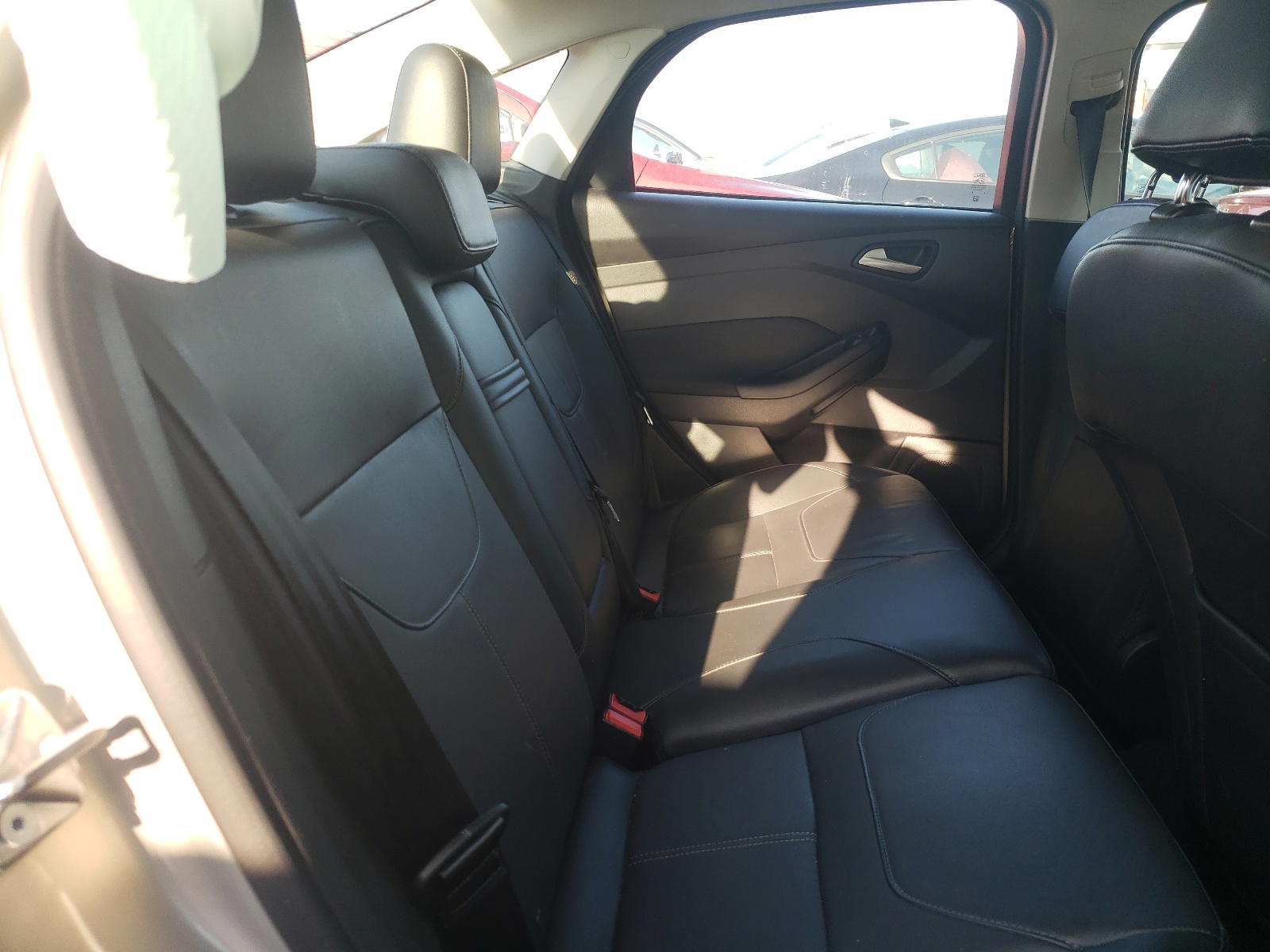 Photo 6 from auction – 2015 FORD FOCUS SE with VIN 1FADP3F22FL200236