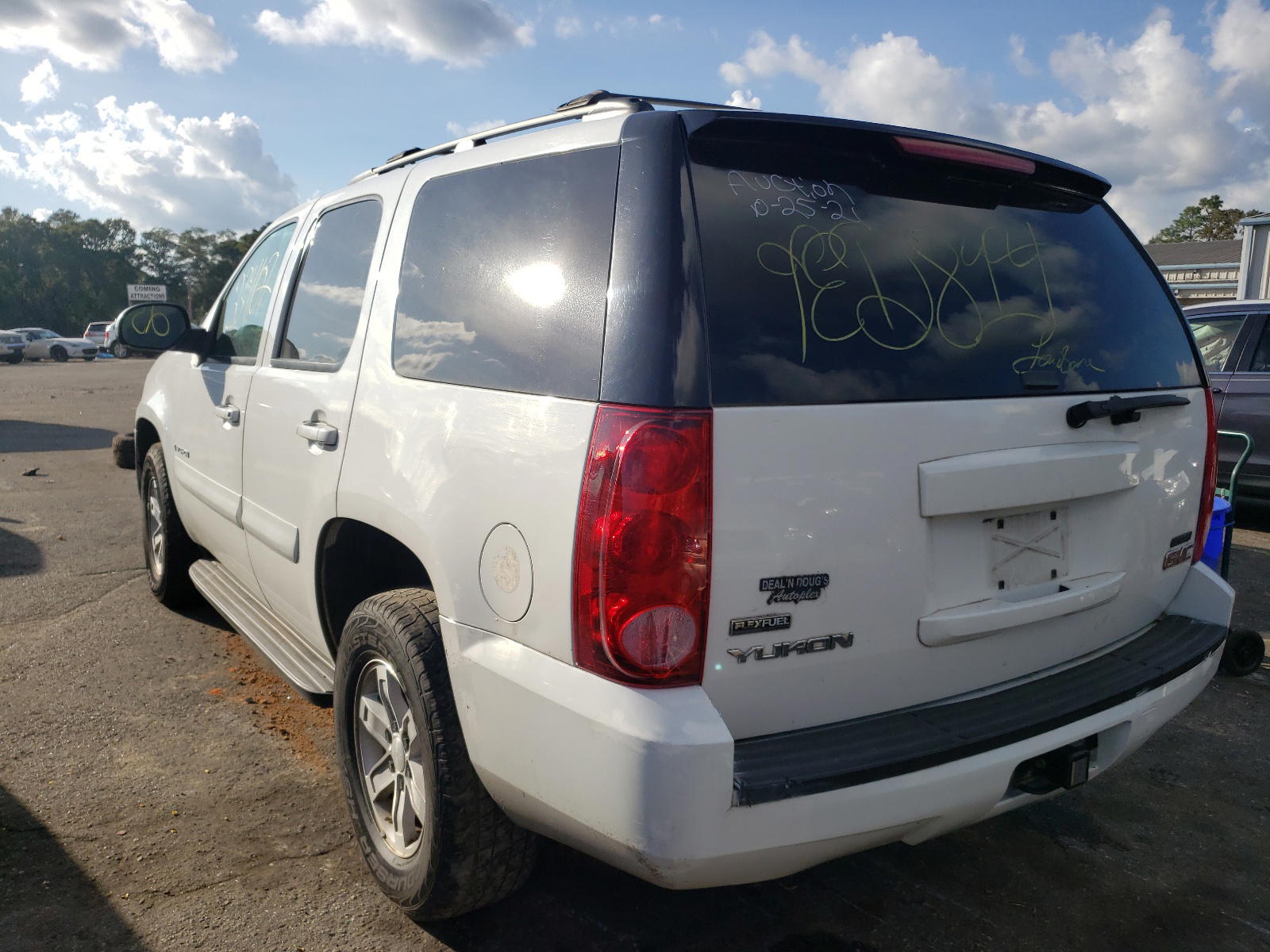 Photo 3 from auction – 2007 GMC YUKON with VIN 1GKFC13037R417755